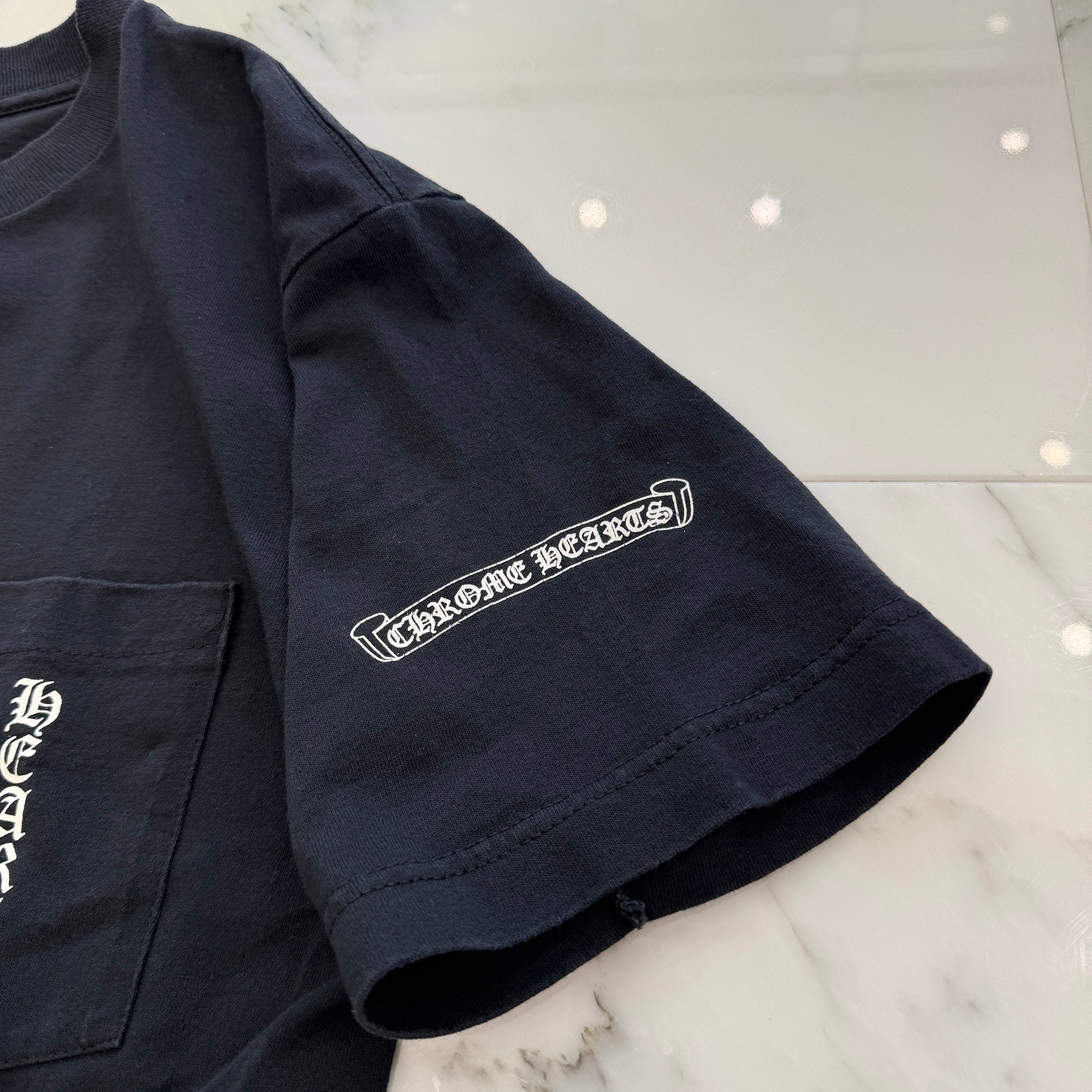 CHROME HEARTS Back Scroll Label Vertical Logo Tee Size M クロムハーツ バックスクロールラベル ヴァーティカルロゴTシャツ サイズM