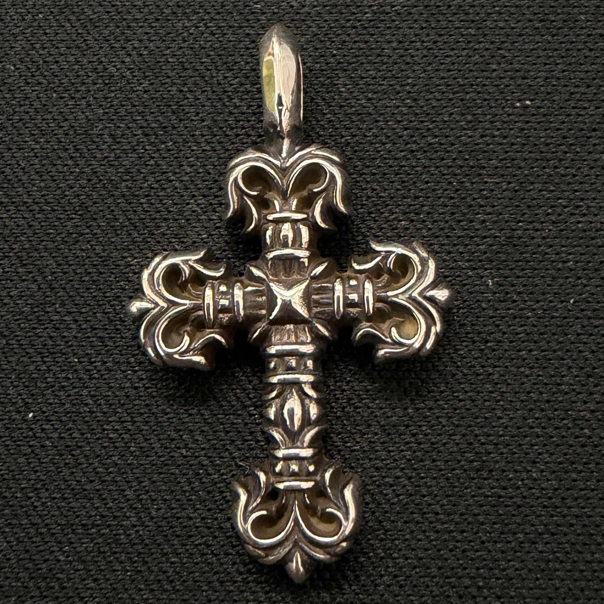 CHROME HEARTS Tiny Filigree Cross Charm Pendent Top クロムハーツ