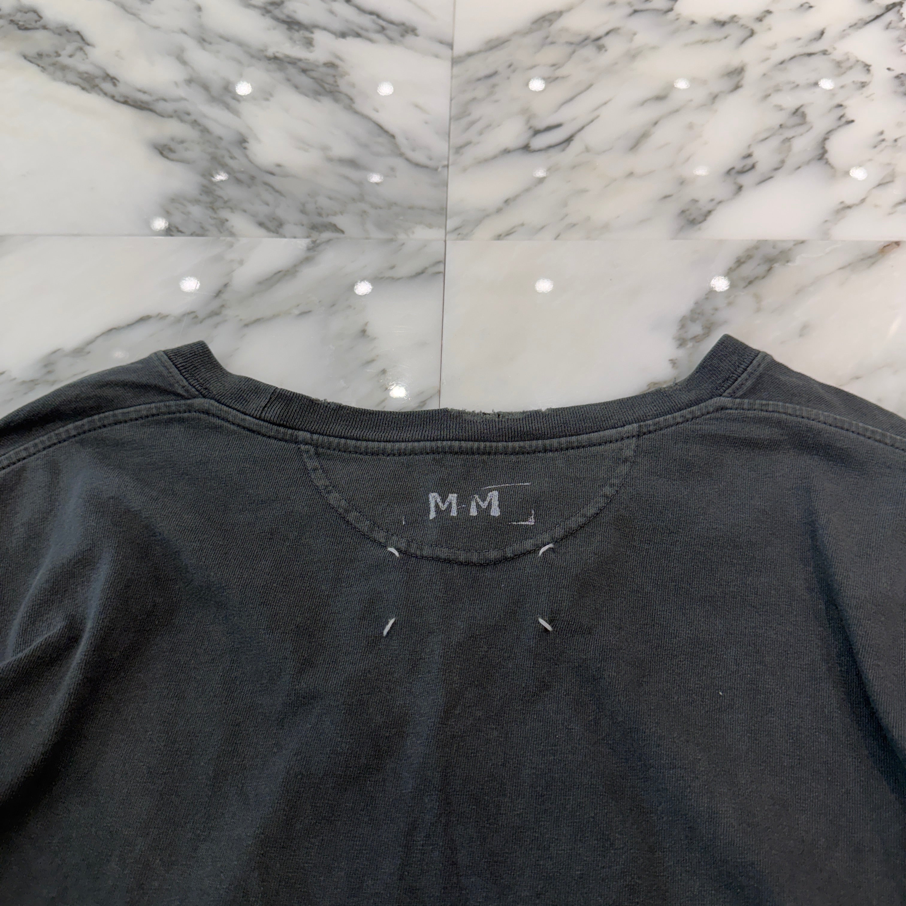 Maison Margiela 2025SS Stamp Logo Distressed Finish Long Sleeve Tee S51GC0535 S24567 Size L メゾンマルジェラ スタンプロゴ ダメージ加工 ロングスリーブTシャツ サイズL