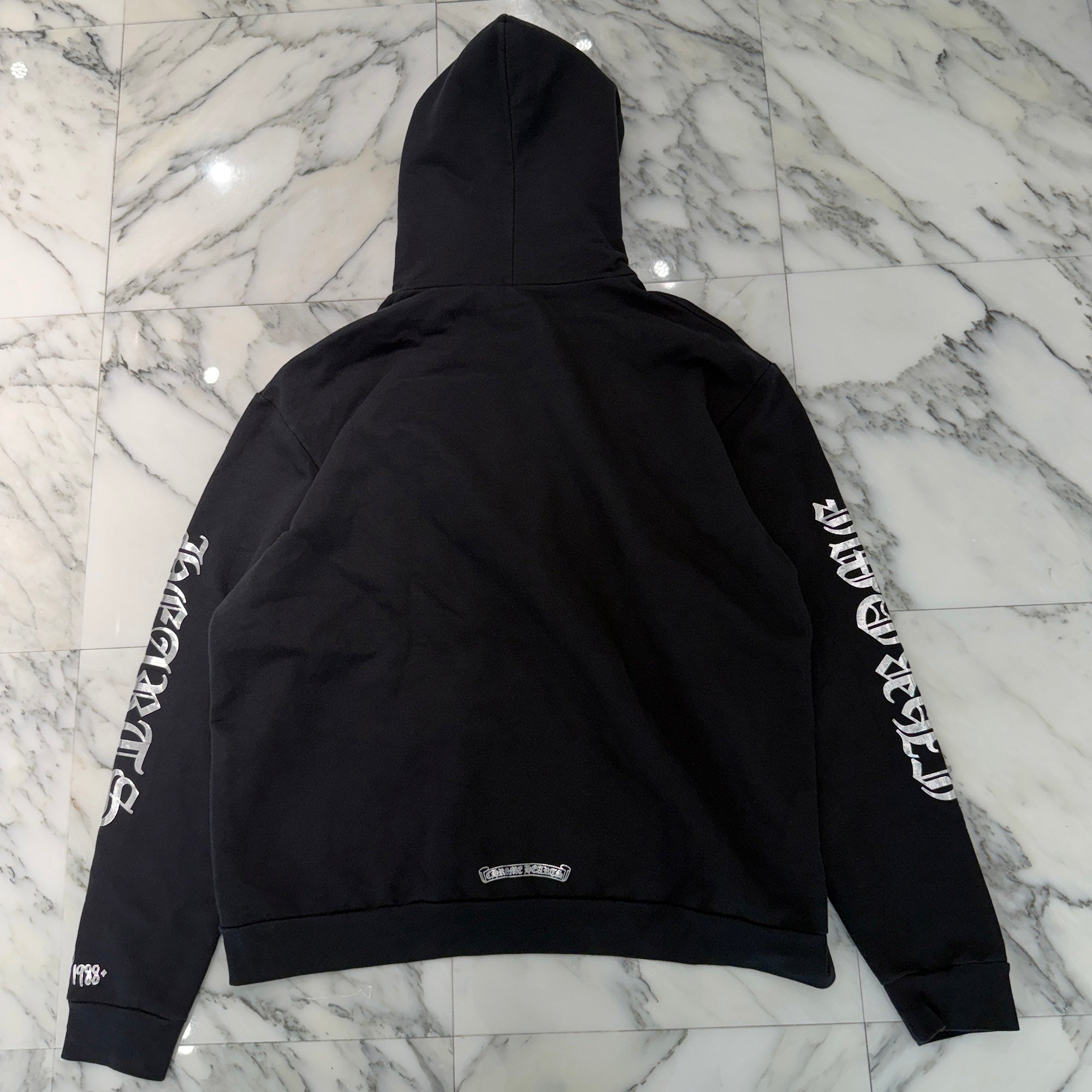 CHROME HEARTS 2025AW 1988 Silver Vertical Logo Pullover Hoodie Size XL クロムハーツ 1988 シルバー ヴァーティカルロゴ プルオーバーフーディー サイズXL