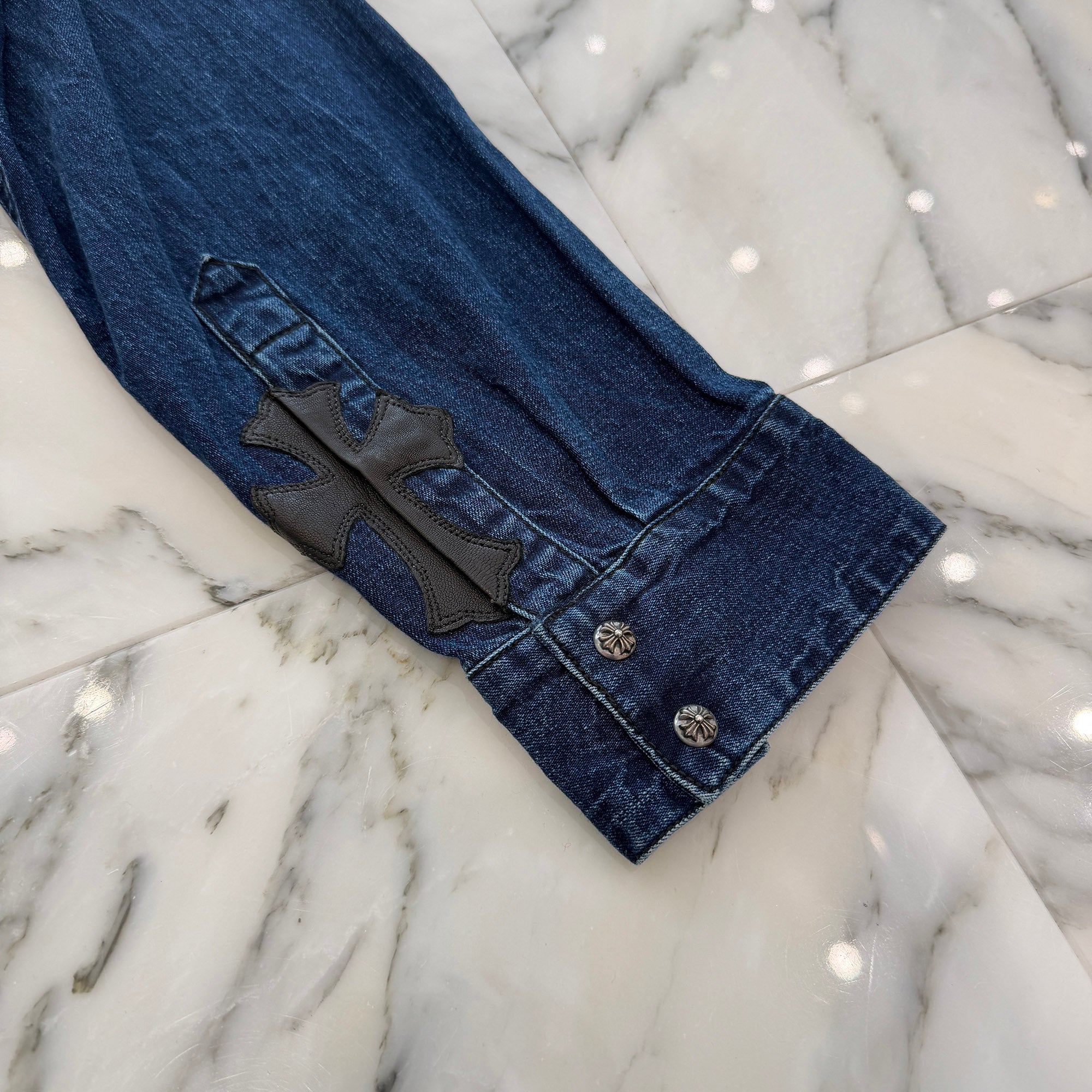 CHROME HEARTS Y NOT Loose Ends Leather Cross Patch Denim Shirt Size XL クロムハーツ ワイノット ルーズエンド レザークロスパッチ デニムシャツ サイズXL