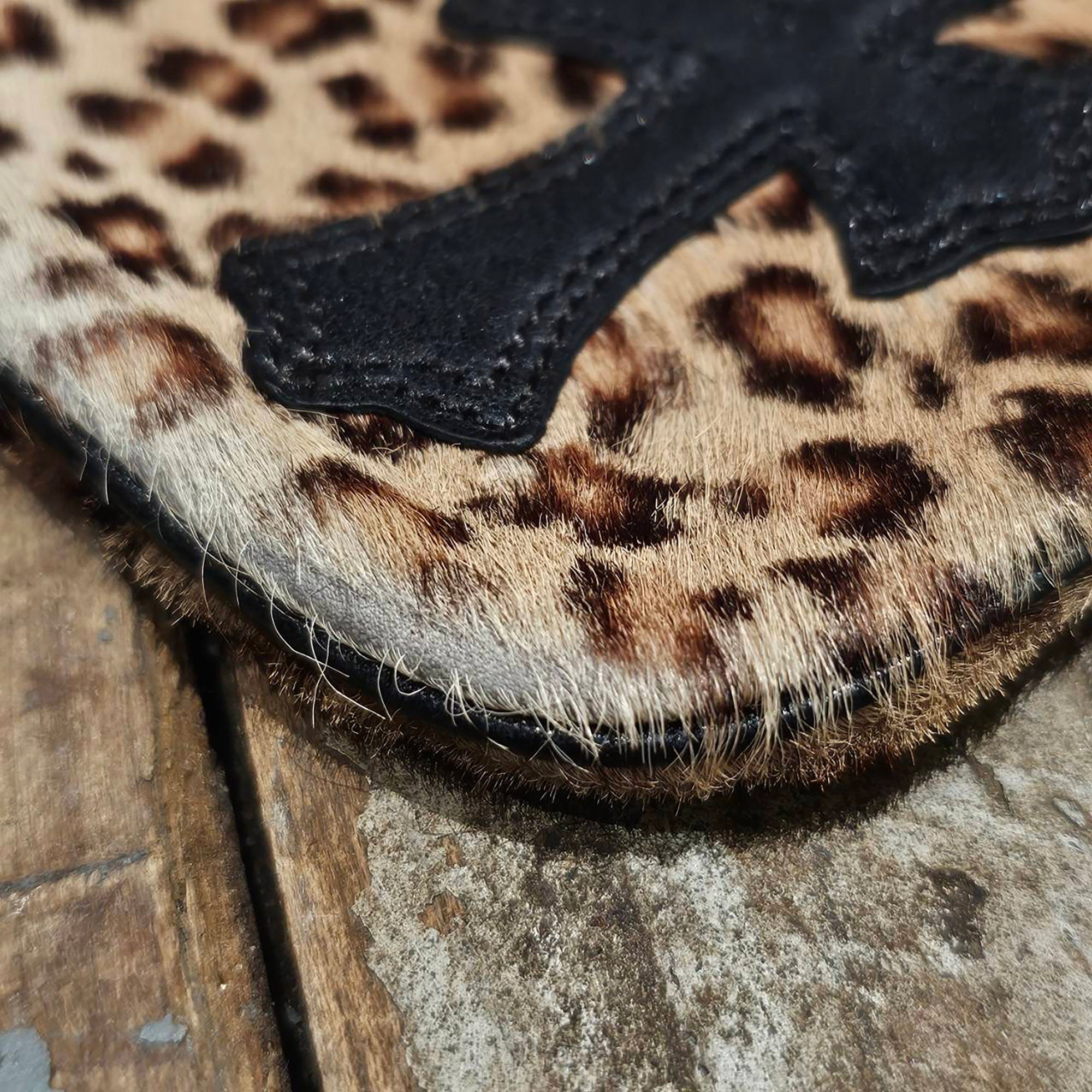 CHROME HEARTS Leopard Cross Leather Patch Fur Zipper Change Purse クロムハーツ レオパルド クロスレーザパッチ ファー ジッパー チェンジパース
