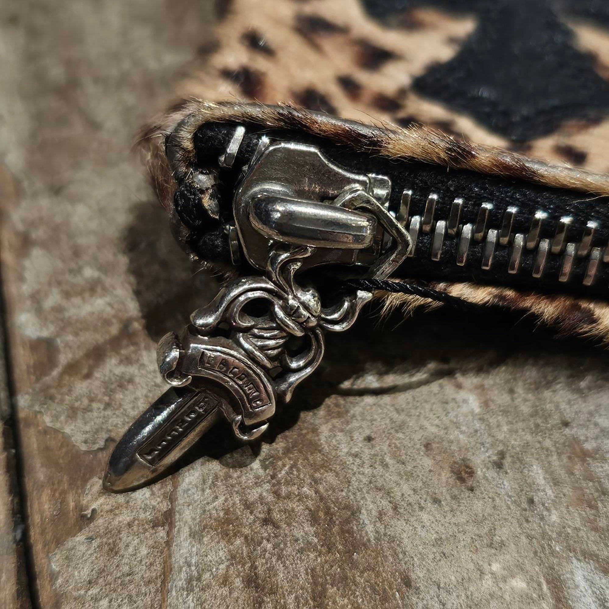 CHROME HEARTS Leopard Cross Leather Patch Fur Zipper Change Purse クロムハーツ レオパルド クロスレーザパッチ ファー ジッパー チェンジパース