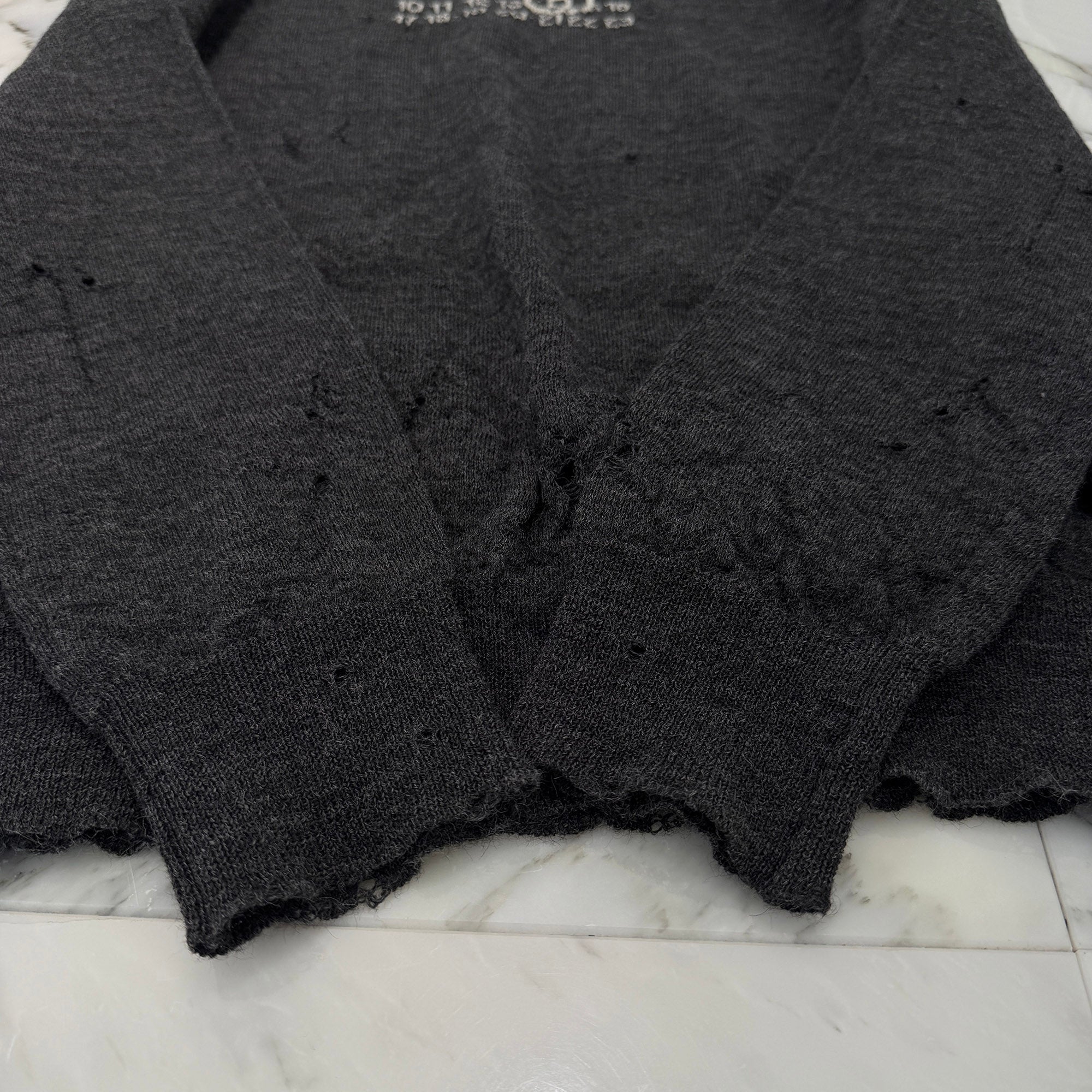 MM6 Maison Margiela 2025AW Destroyed Numbers Crew Neck Knit SH0HL0033 Size XL エムエムシックス メゾンマルジェラ デストロイ加工 ナンバーズ クルーネック ニット サイズXL