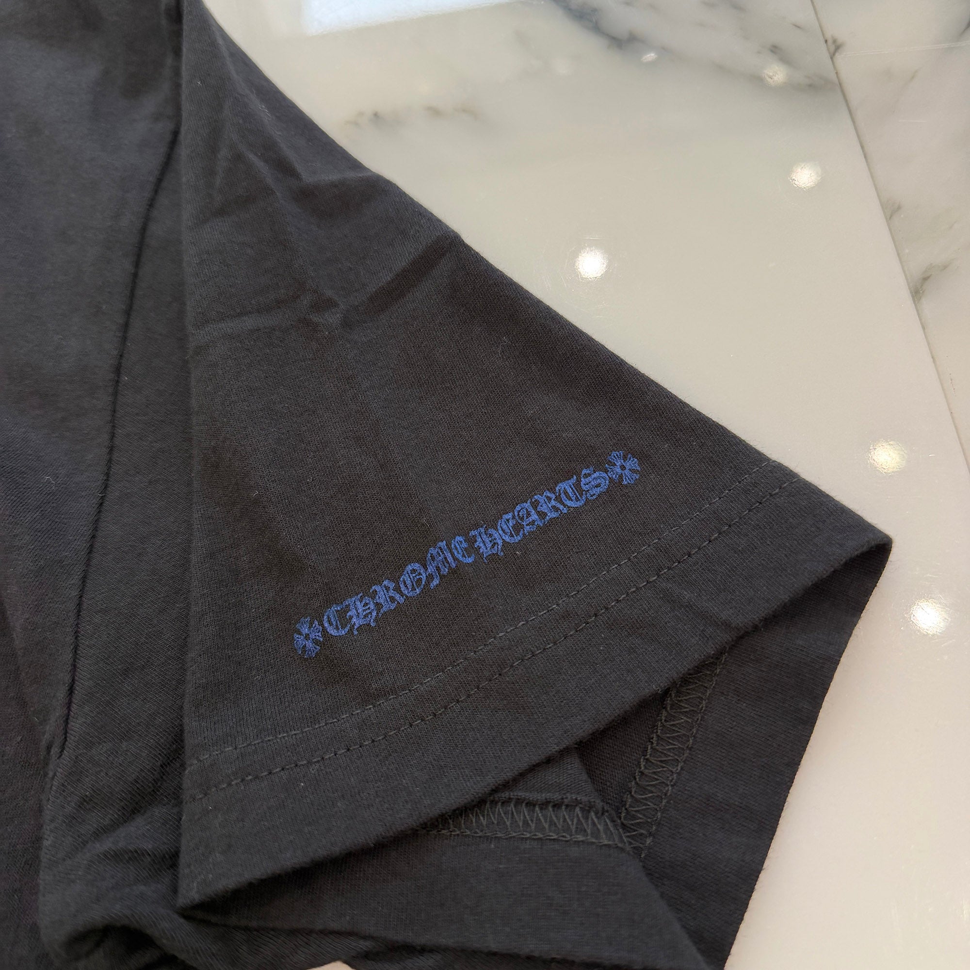 CHROME HEARTS 2025SS Old English Neck Logo Tee Size M クロムハーツ オールドイングリッシュ ネックロゴ Tシャツ サイズM