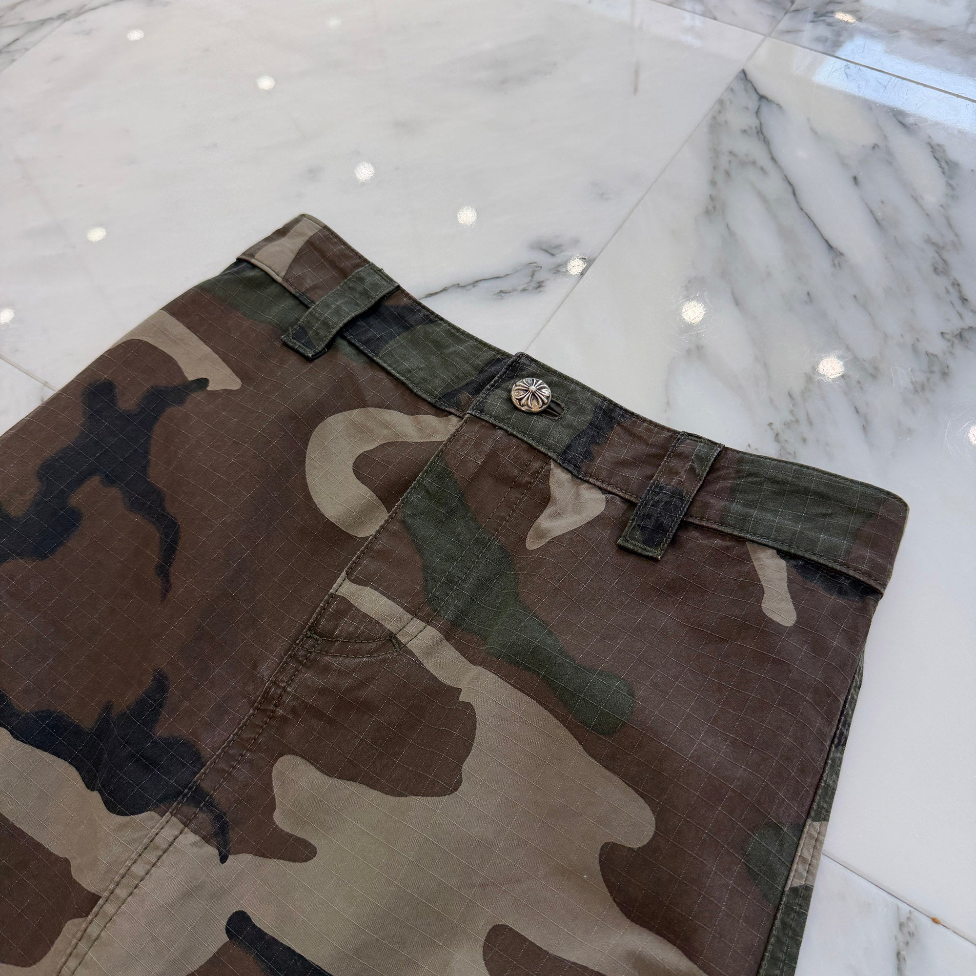 CHROME HEARTS Y NOT Cross Ball Button Camo Back Slit Skirt Size 26 クロムハーツ ワイノット クロスボールボタン カモ バック スリットスカート サイズ26