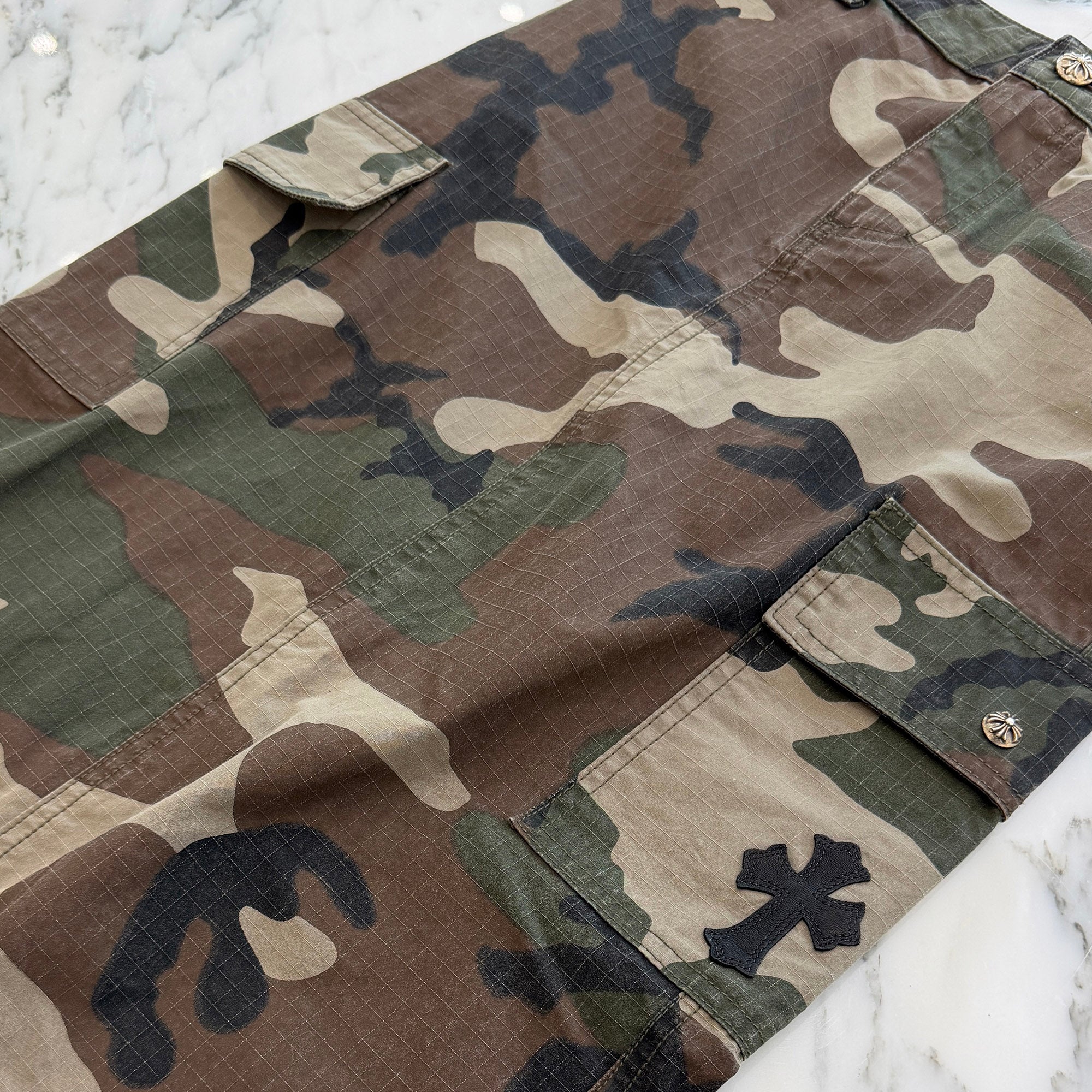 CHROME HEARTS Y NOT Cross Ball Button Camo Back Slit Skirt Size 26 クロムハーツ ワイノット クロスボールボタン カモ バック スリットスカート サイズ26