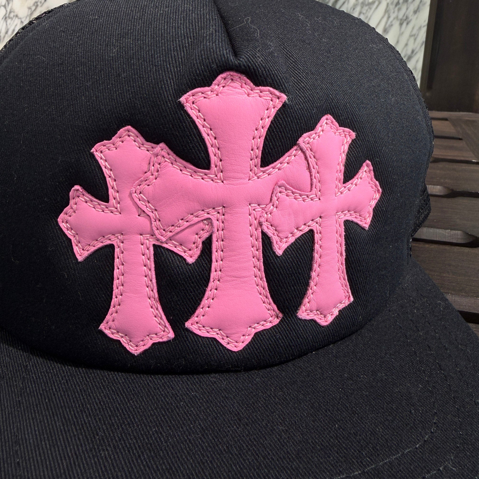 CHROME HEARTS Triple Cross Patch Trucker Cap ONE SIZE (51-61) クロムハーツ トリプルクロスパッチ トラッカーキャップ ONE SIZE (51-61)