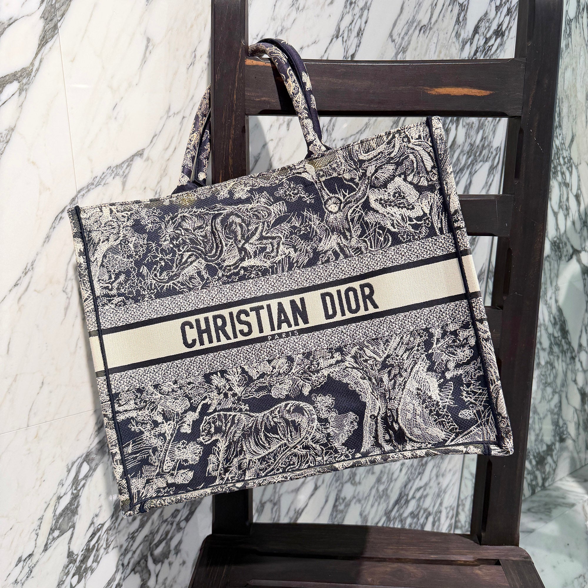 DIOR Toile de Jouy Embroidered Book Tote Bag Large M1286ZRGO_M35I ディオール トワル ドゥ ジュイ エンブロイダリー ブックトート ラージ