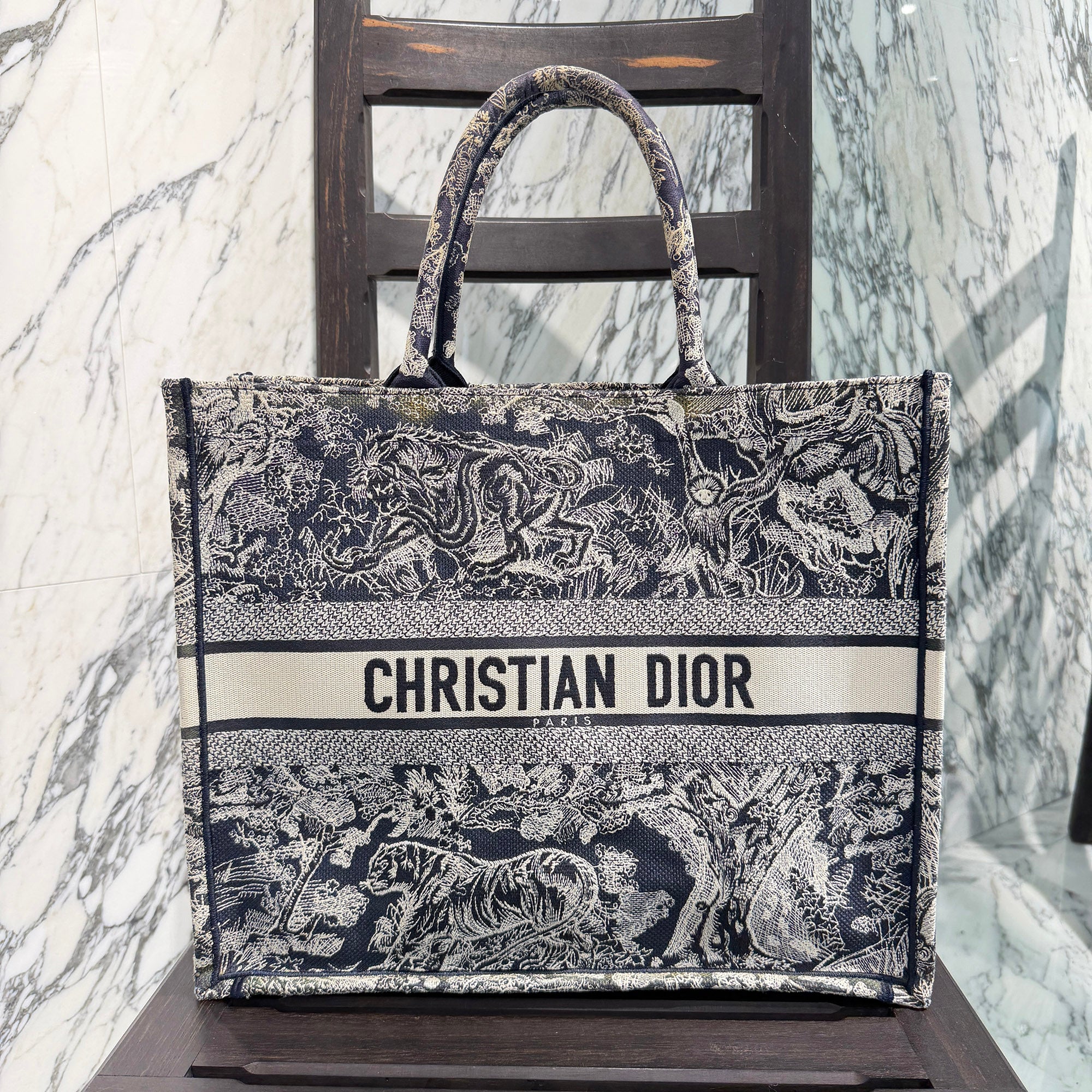 DIOR Toile de Jouy Embroidered Book Tote Bag Large M1286ZRGO_M35I ディオール トワル ドゥ ジュイ エンブロイダリー ブックトート ラージ