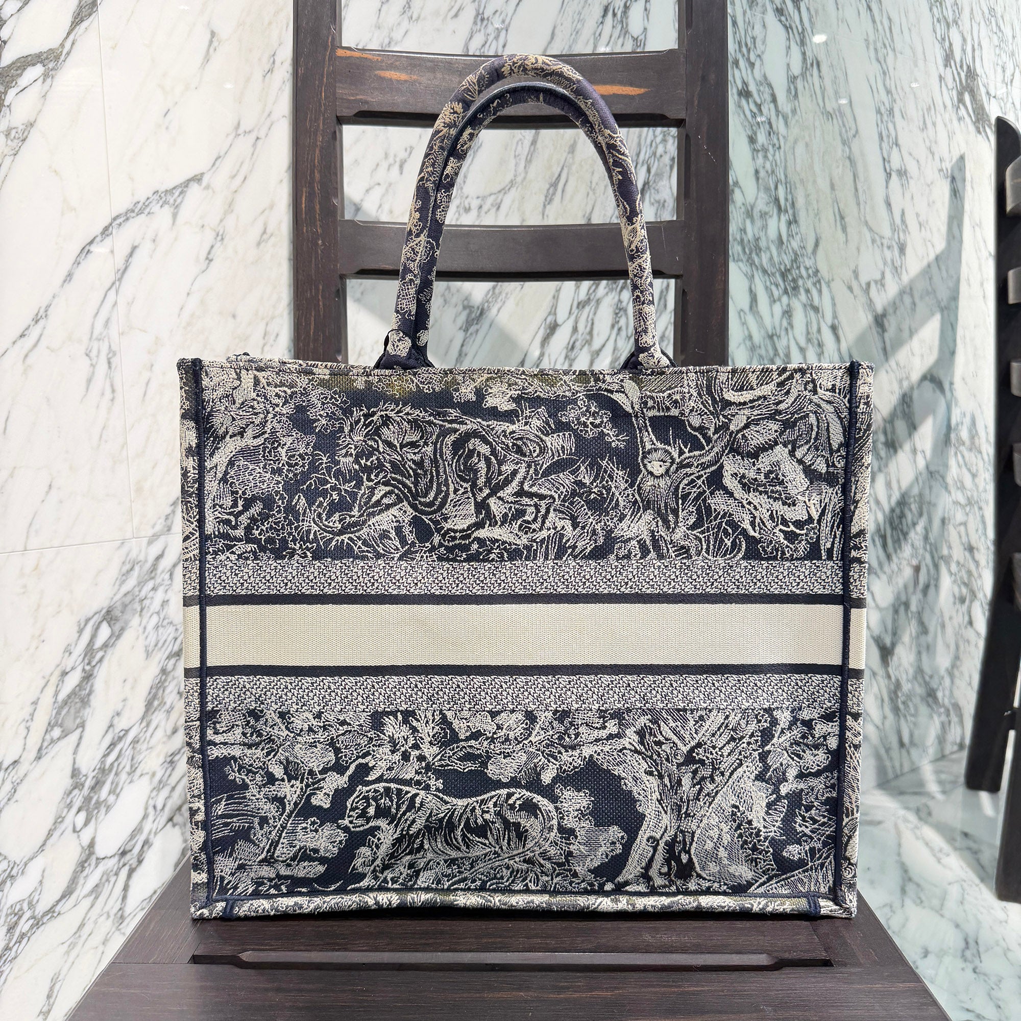 DIOR Toile de Jouy Embroidered Book Tote Bag Large M1286ZRGO_M35I ディオール トワル ドゥ ジュイ エンブロイダリー ブックトート ラージ