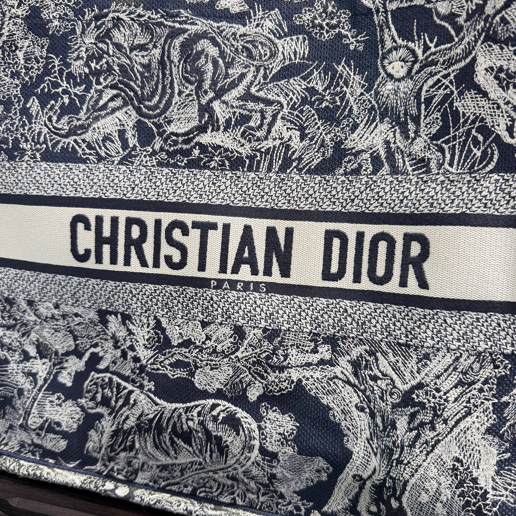 DIOR Toile de Jouy Embroidered Book Tote Bag Large M1286ZRGO_M35I ディオール トワル ドゥ ジュイ エンブロイダリー ブックトート ラージ