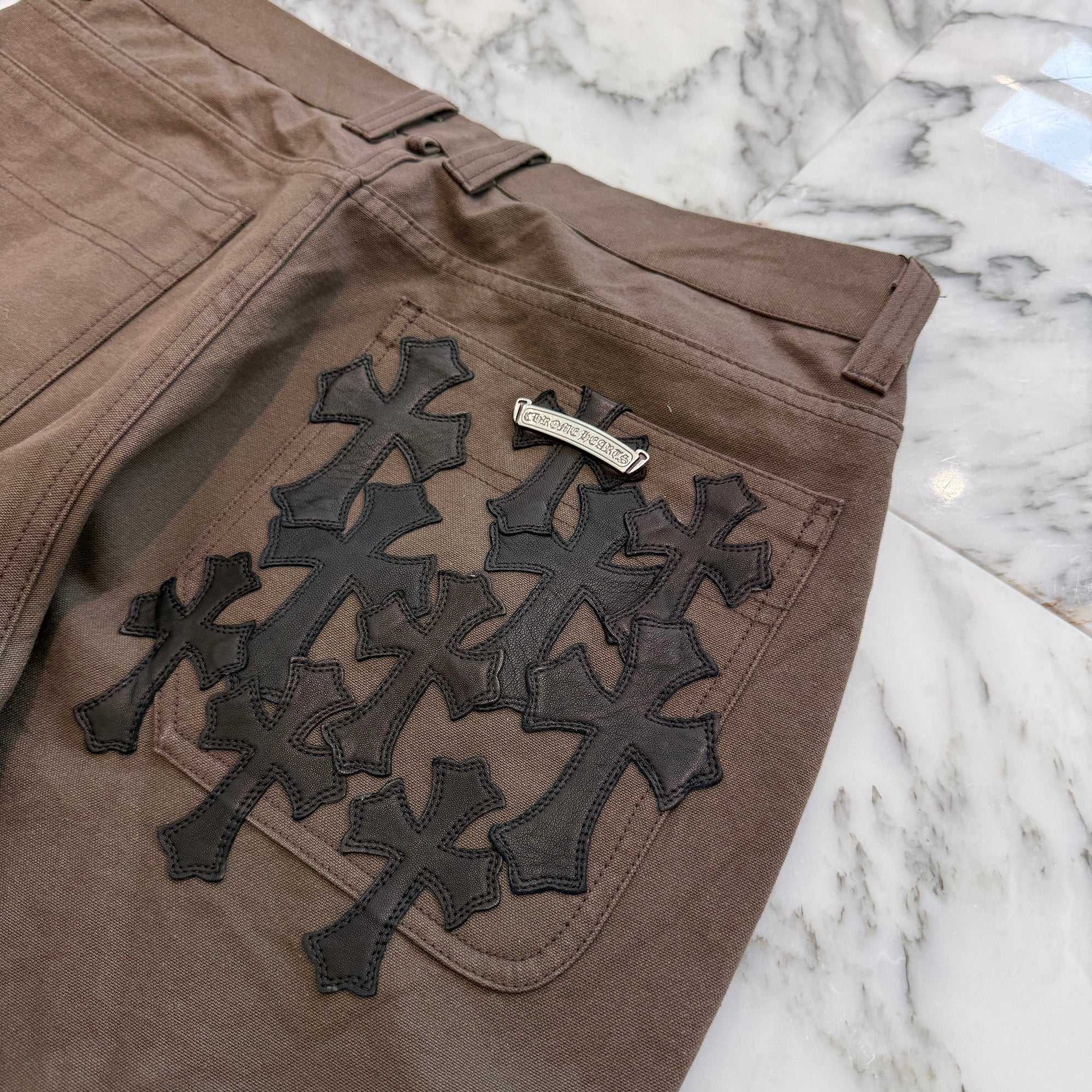 CHROME HEARTS Cemetery Cross Leather Patch Cotton Cargo Pants Size 34 クロムハーツ セメタリー クロス レザー パッチ コットン カーゴ パンツ ブラウン サイズ34