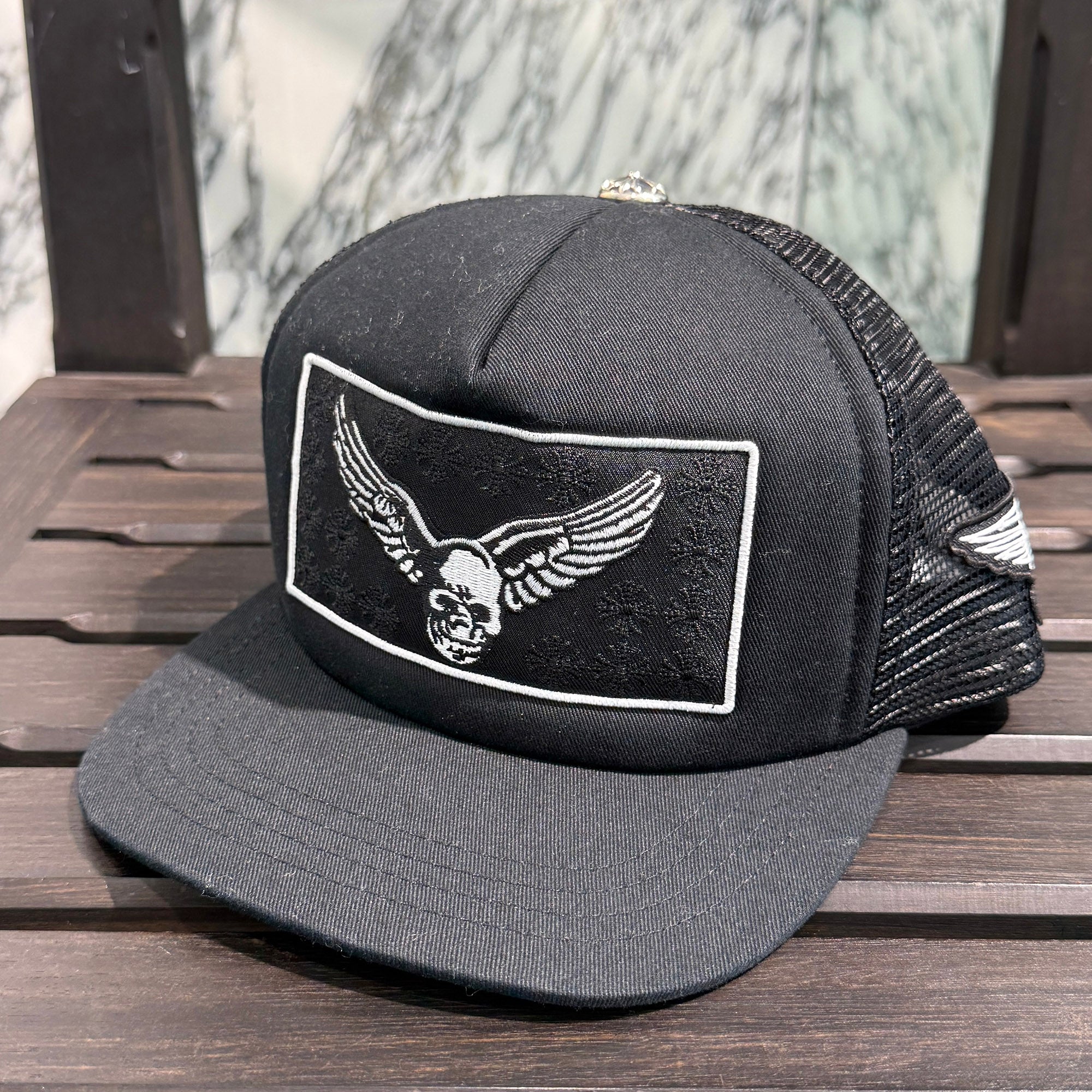 CHROME HEARTS FOTI × Yung Blud × Aerosmith Mahalia Trucker Cap Size ONE SIZE(51-61) クロムハーツ フォティ× ヤングブラッド ×エアロスミス マハリア トラッカーキャップ サイズONE SIZE(51-61)