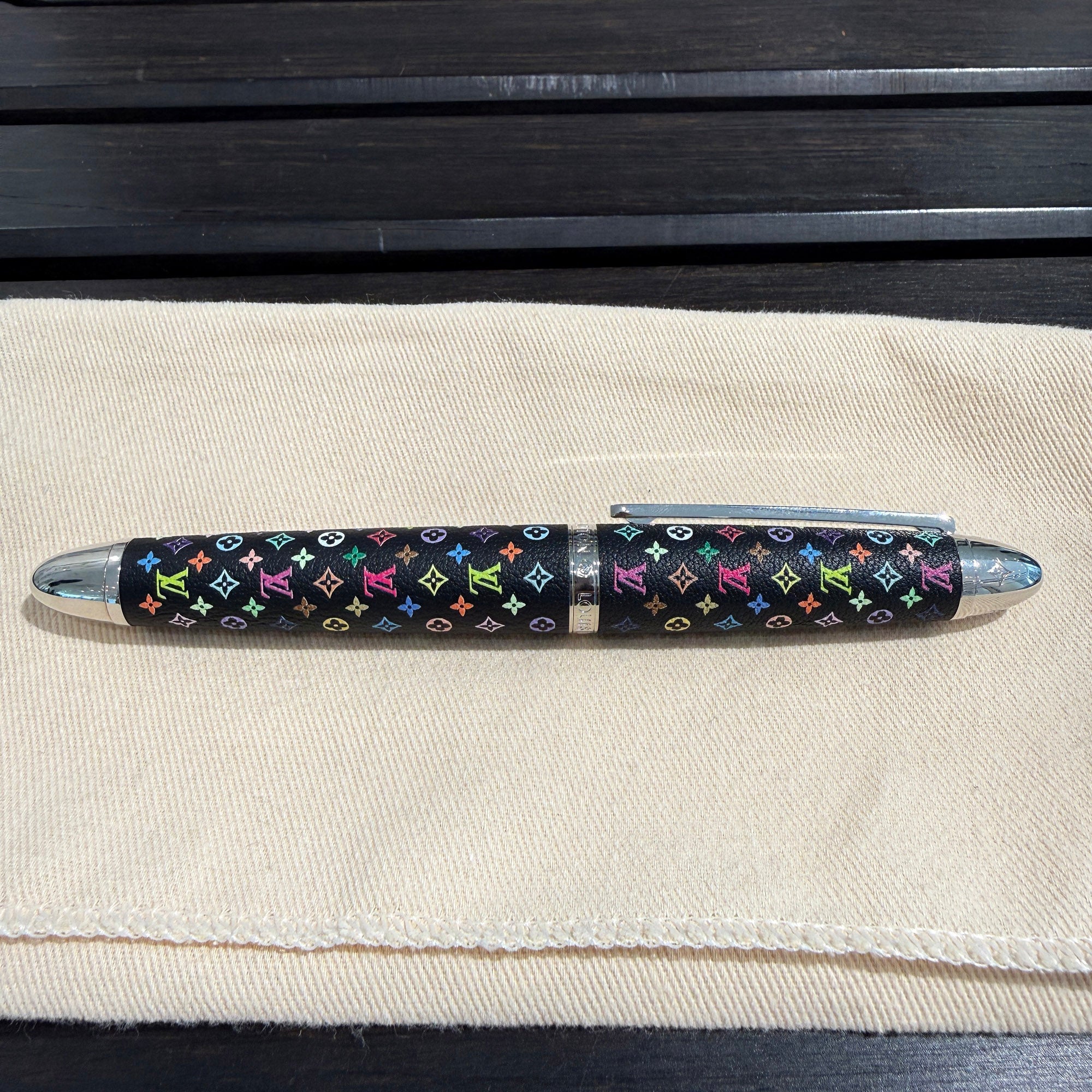 LOUIS VUITTON × TAKASHI MURAKAMI Monogram Multicolor Doc Rollerball Pen GI1314 ルイヴィトン×村上隆 モノグラム マルチカラー ドック ローラーボールペン
