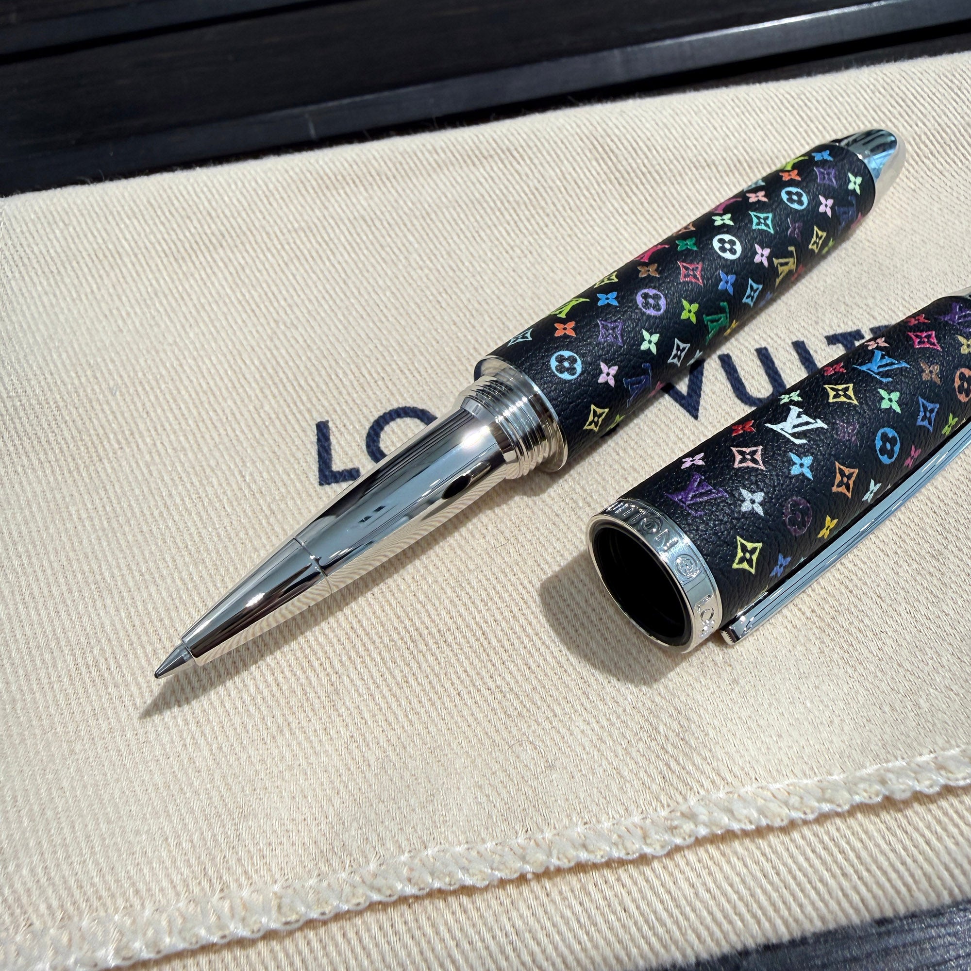 LOUIS VUITTON × TAKASHI MURAKAMI Monogram Multicolor Doc Rollerball Pen GI1314 ルイヴィトン×村上隆 モノグラム マルチカラー ドック ローラーボールペン