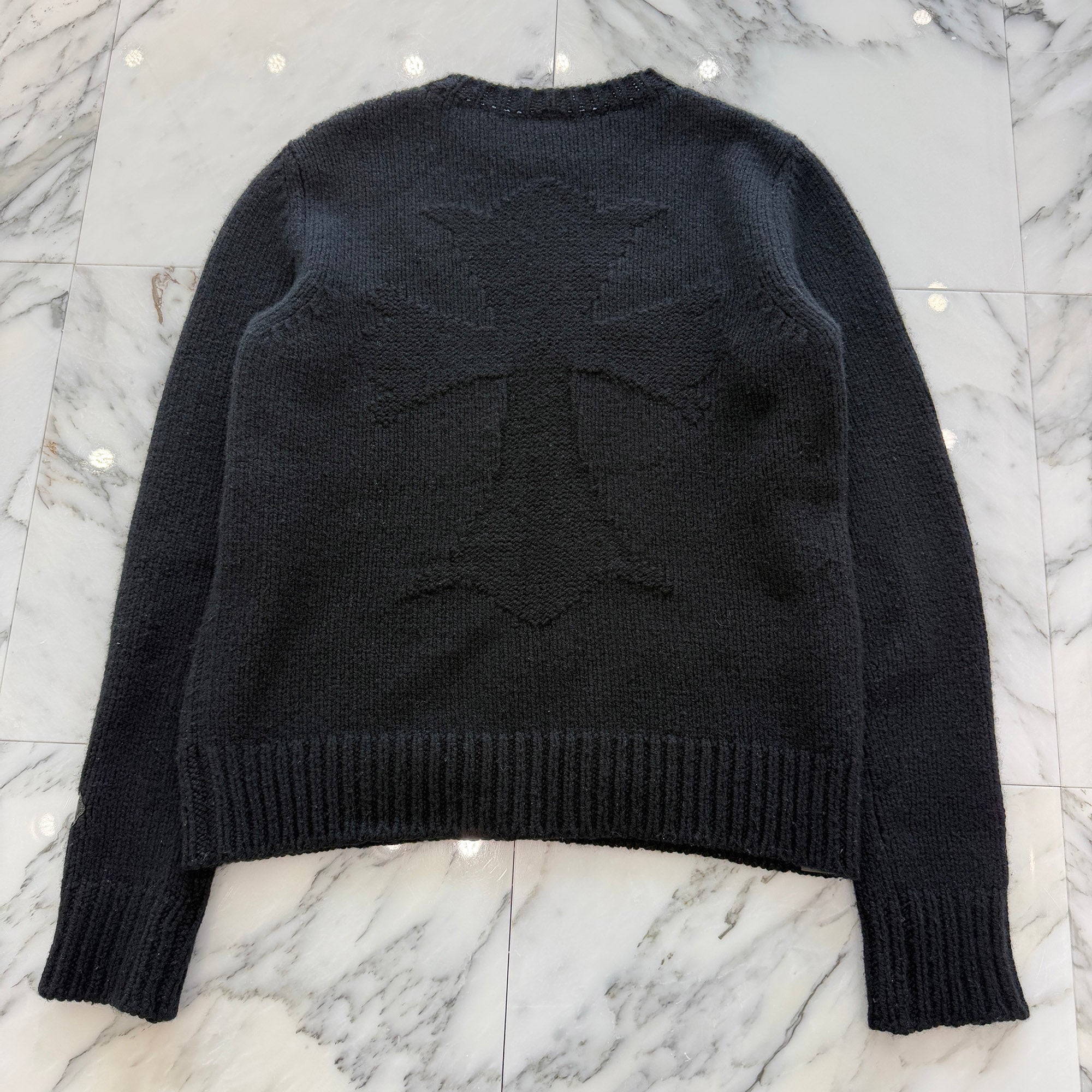 CHROME HEARTS Y NOT Back Cross Embroidery Leather Patch Cashmere Thumbhole Knit Sweater Size S クロムハーツ ド ワイノット バッククロス刺繍 レザーパッチ カシミヤ サムホール ニット セーター サイズS