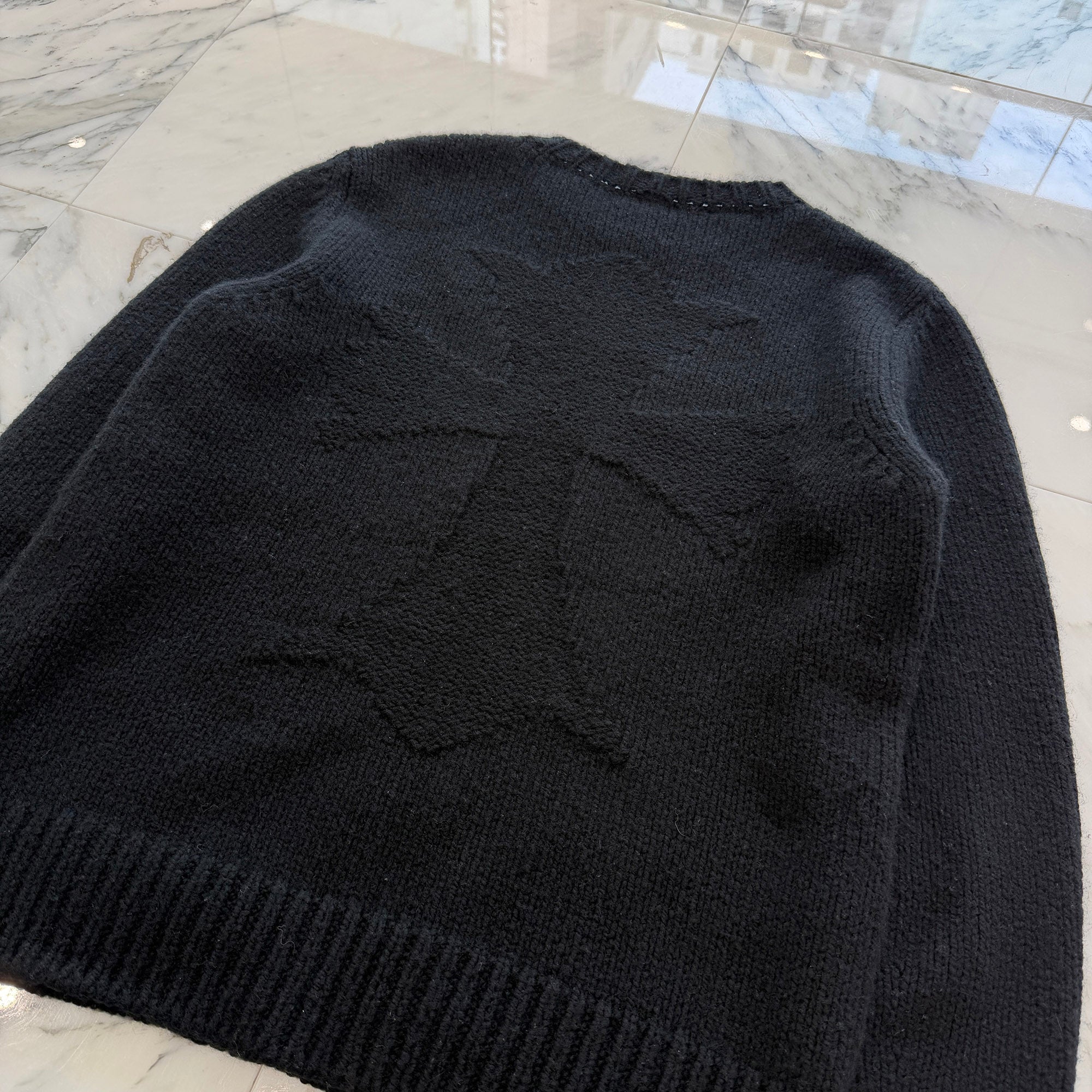 CHROME HEARTS Y NOT Back Cross Embroidery Leather Patch Cashmere Thumbhole Knit Sweater Size S クロムハーツ ド ワイノット バッククロス刺繍 レザーパッチ カシミヤ サムホール ニット セーター サイズS