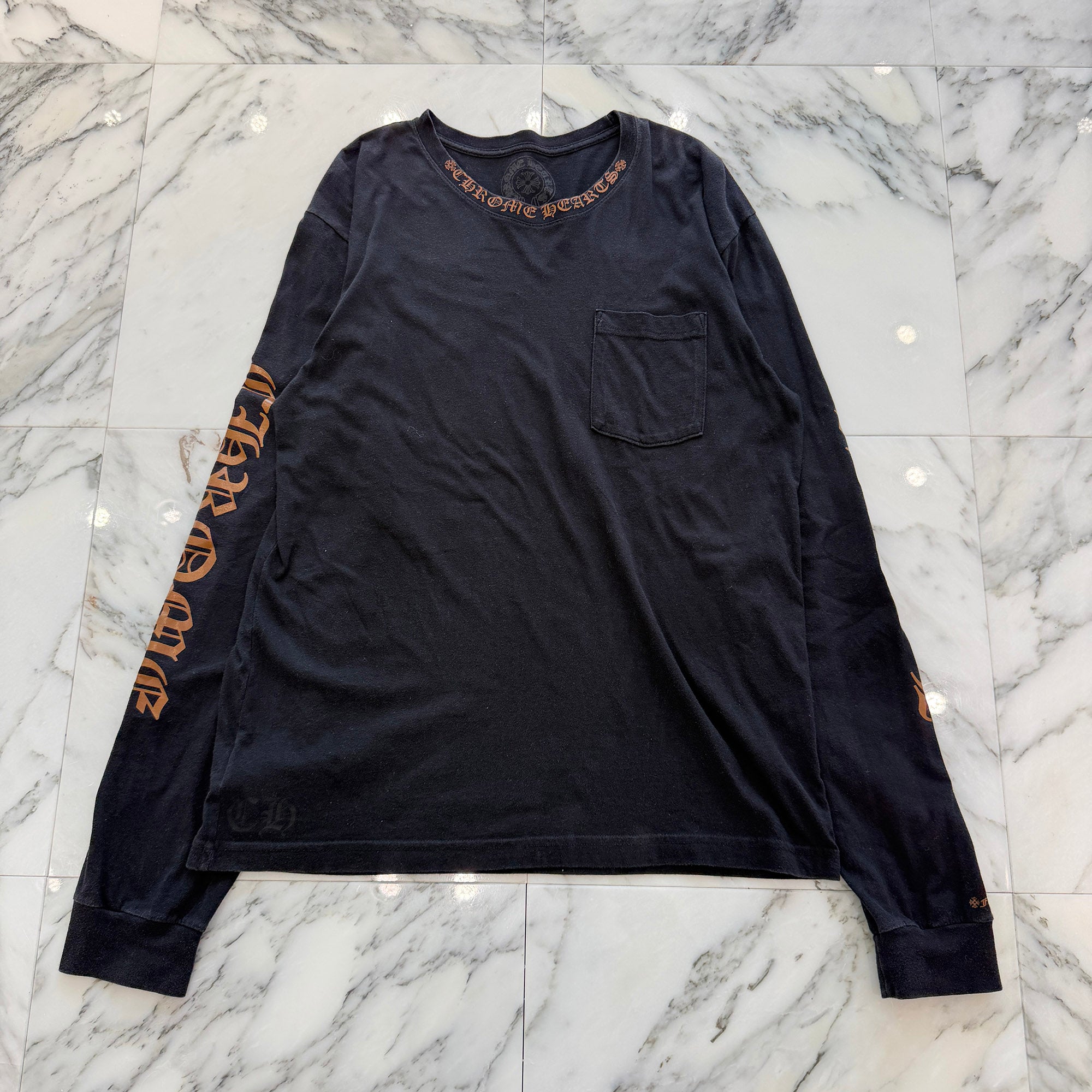 CHROME HEARTS Old English Brown Neck Logo Long Sleeve Tee Size L クロムハーツ オールドイングリッシュ ブラウン ネックロゴ ロングスリーブTシャツ サイズL