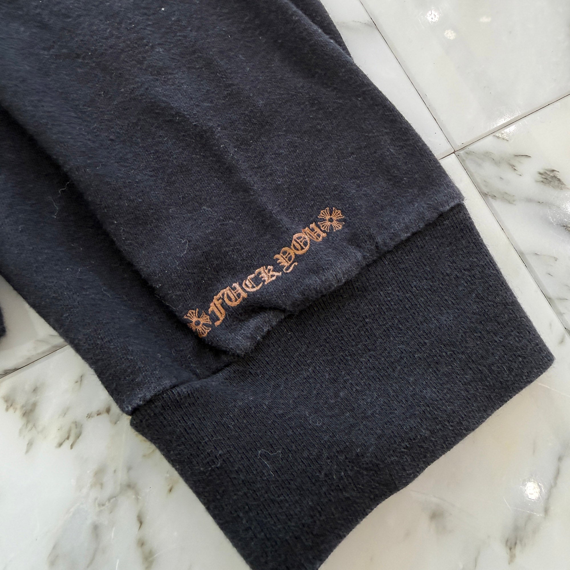 CHROME HEARTS Old English Brown Neck Logo Long Sleeve Tee Size L クロムハーツ オールドイングリッシュ ブラウン ネックロゴ ロングスリーブTシャツ サイズL