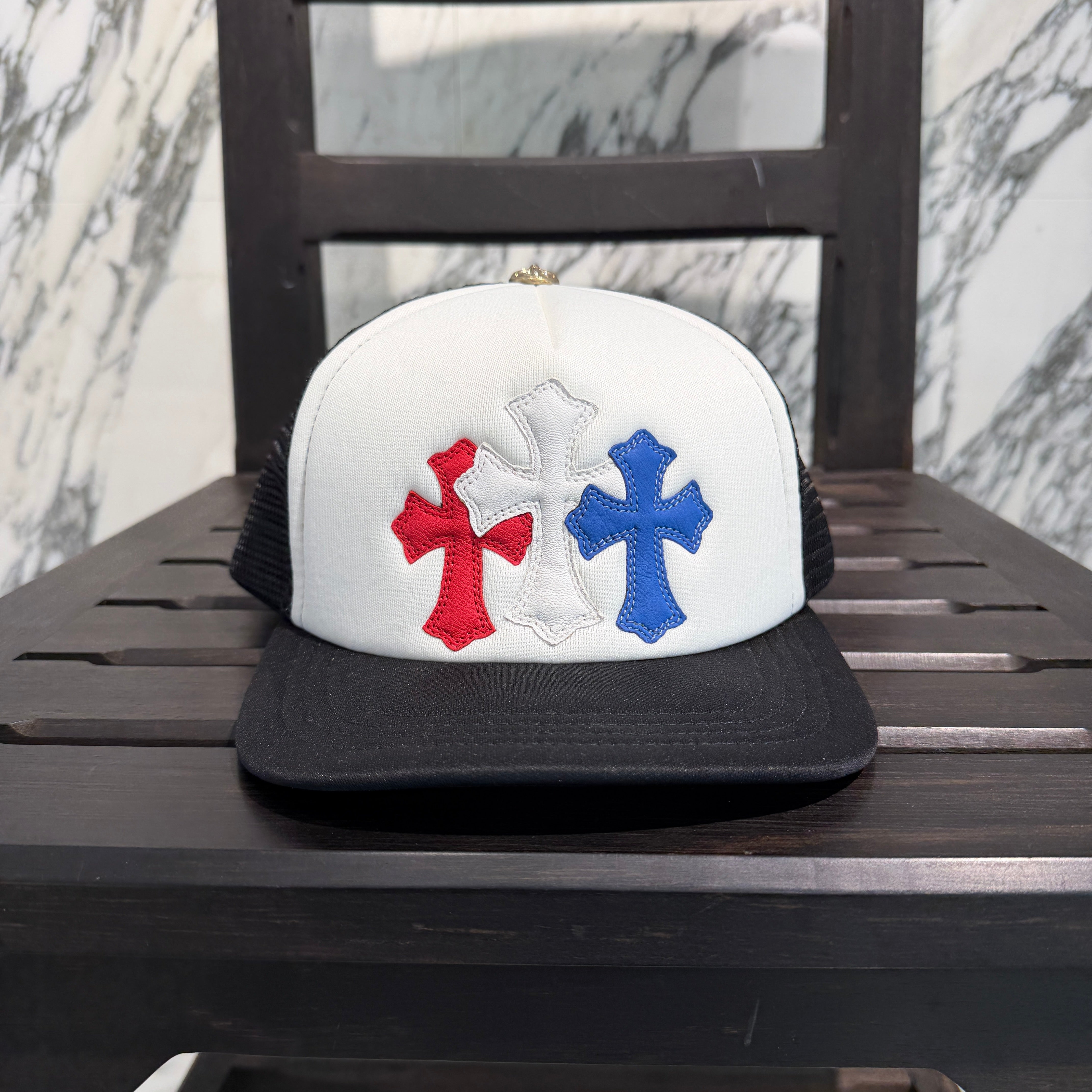 CHROME HEARTS Tricolor Triple Cross Patch Trucker Cap ONE SIZE (51-61) クロムハーツ トリコロール トリプルクロスパッチ トラッカーキャップ ONE SIZE (51-61)
