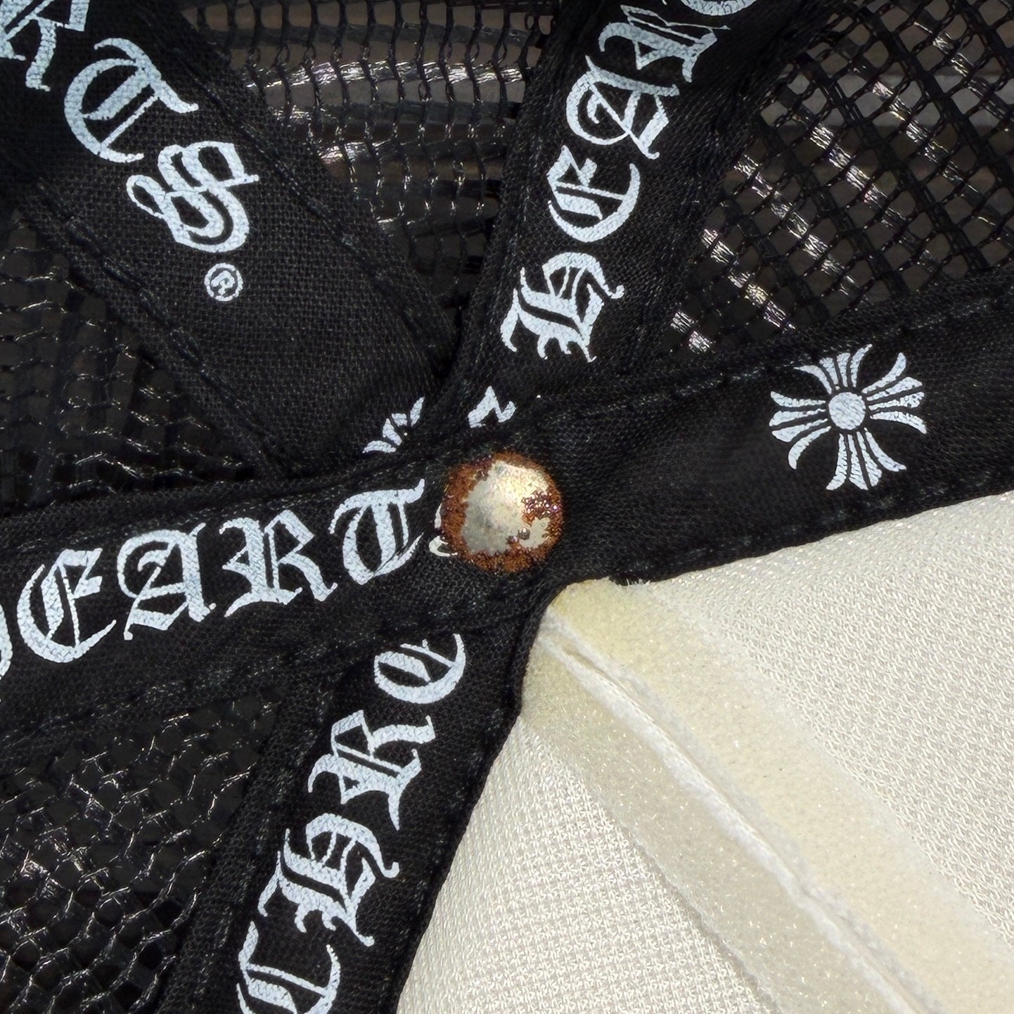 CHROME HEARTS Tricolor Triple Cross Patch Trucker Cap ONE SIZE (51-61) クロムハーツ トリコロール トリプルクロスパッチ トラッカーキャップ ONE SIZE (51-61)