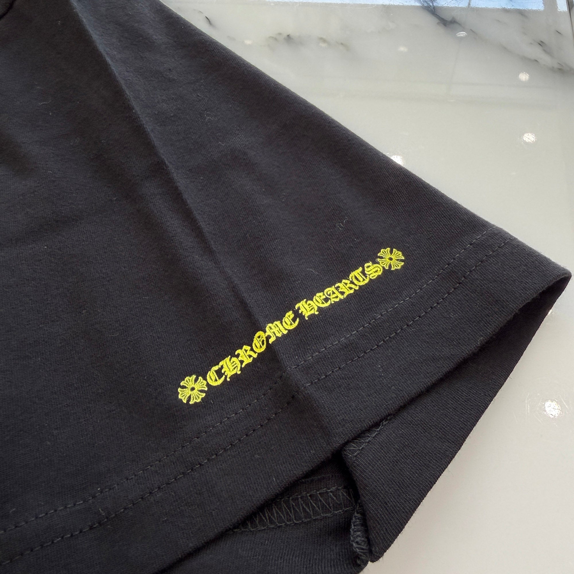 CHROME HEARTS 2025SS Old English Neck Logo Yellow Tee Size L クロムハーツ オールドイングリッシュ ネックロゴ イエロー Tシャツ サイズL