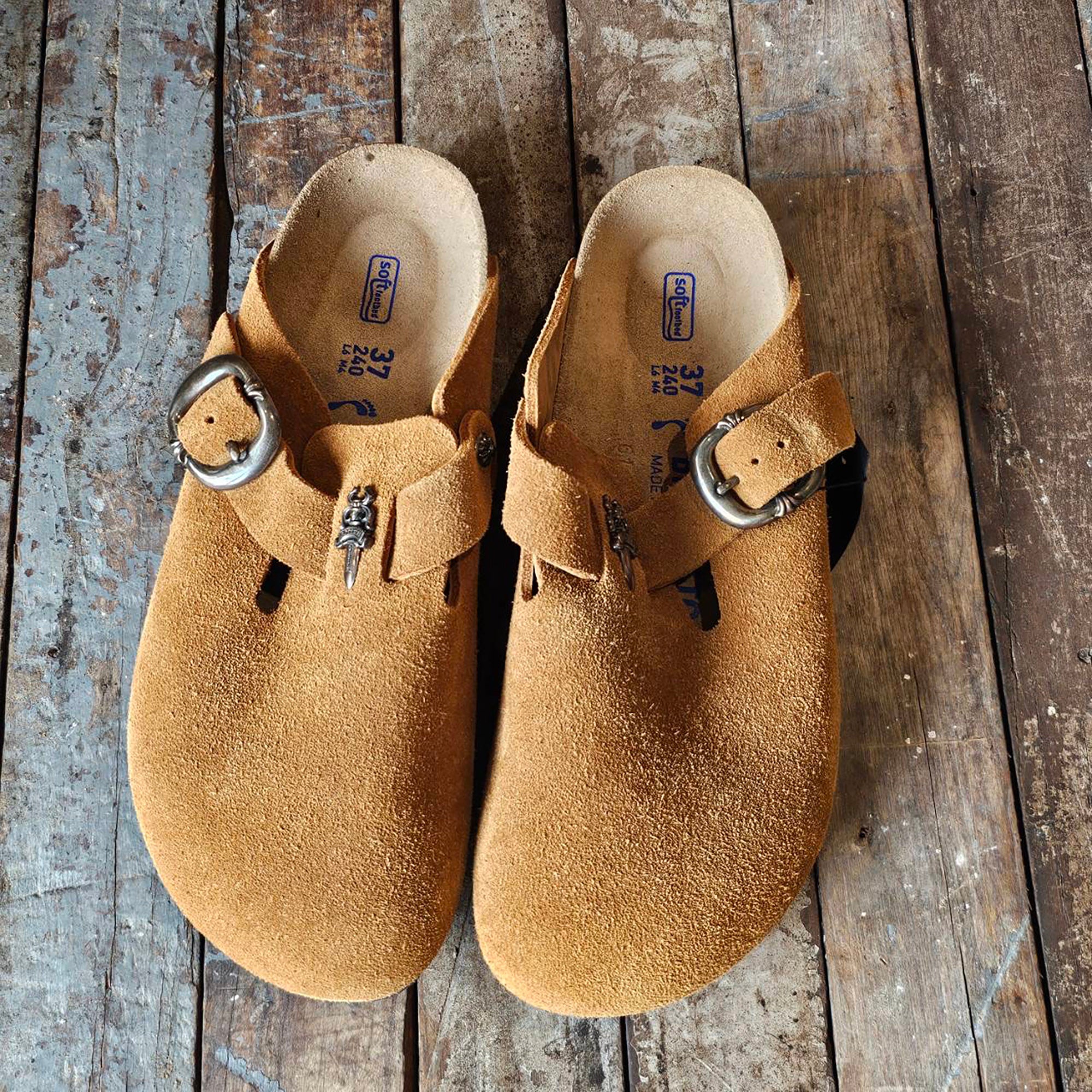 CHROME HEARTS × BIRKENSTOCK Boston Silver Dagger Suede Leather Sandals Size 37 (24.0cm) クロムハーツ × ビルケンストック ボストン シルバーダガー装飾 スエードレザー サンダル サイズ37 (24.0cm)