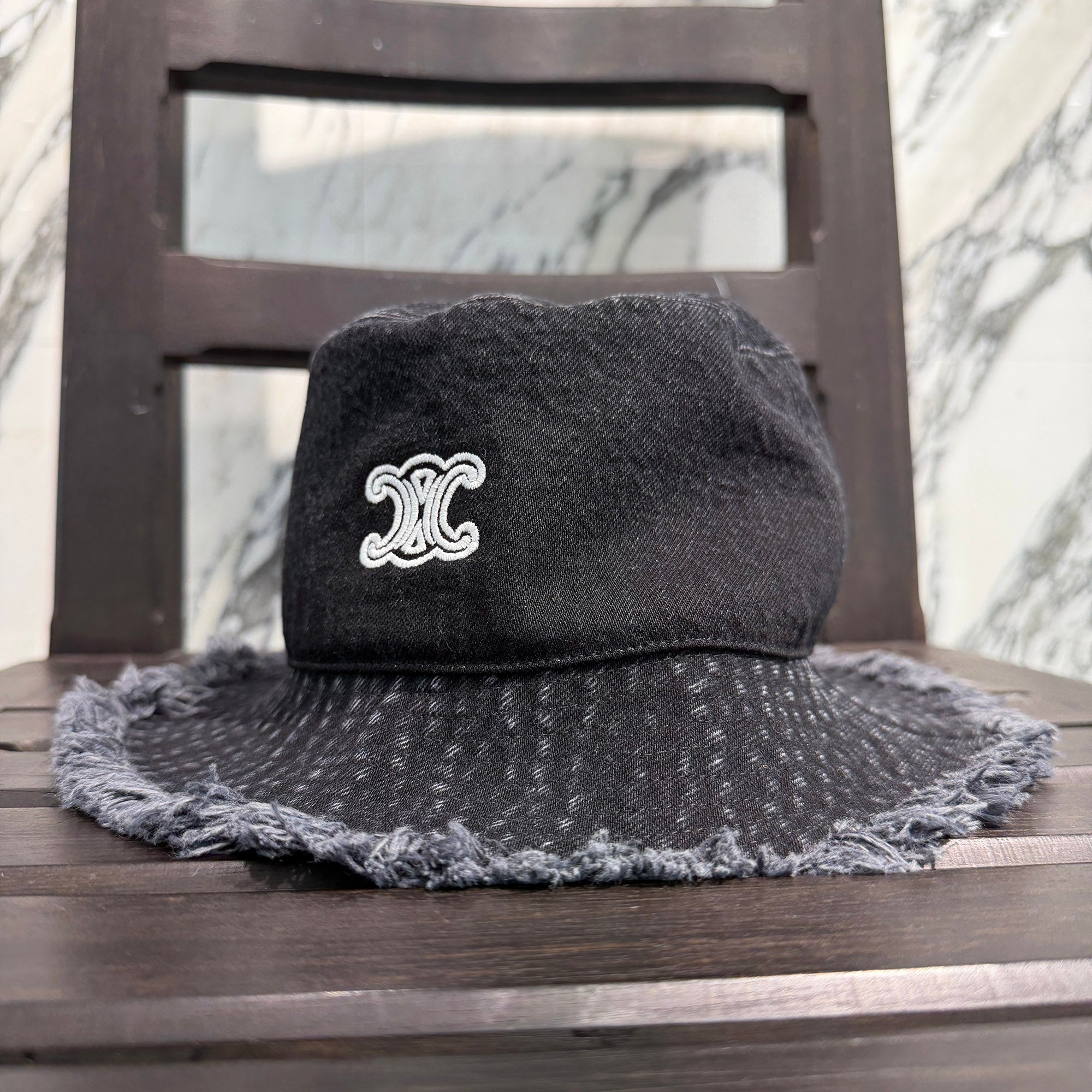 CELINE 2026AW Triomphe Embroidered Denim Bucket Hat AA0JG3193.GDN6 Size L セリーヌ トリオンフ刺繡 デニム バケットハット サイズL