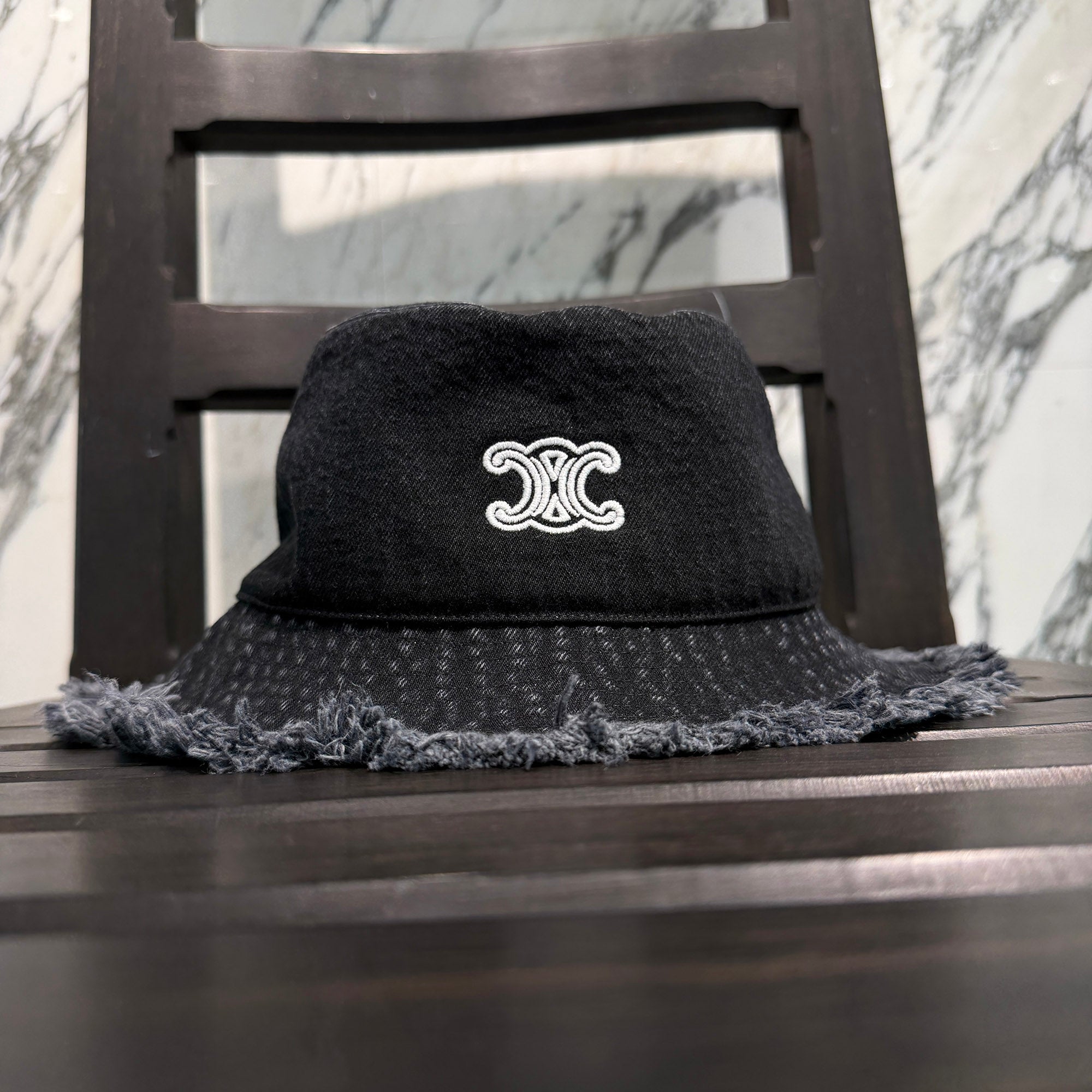 CELINE 2026AW Triomphe Embroidered Denim Bucket Hat AA0JG3193.GDN6 Size L セリーヌ トリオンフ刺繡 デニム バケットハット サイズL