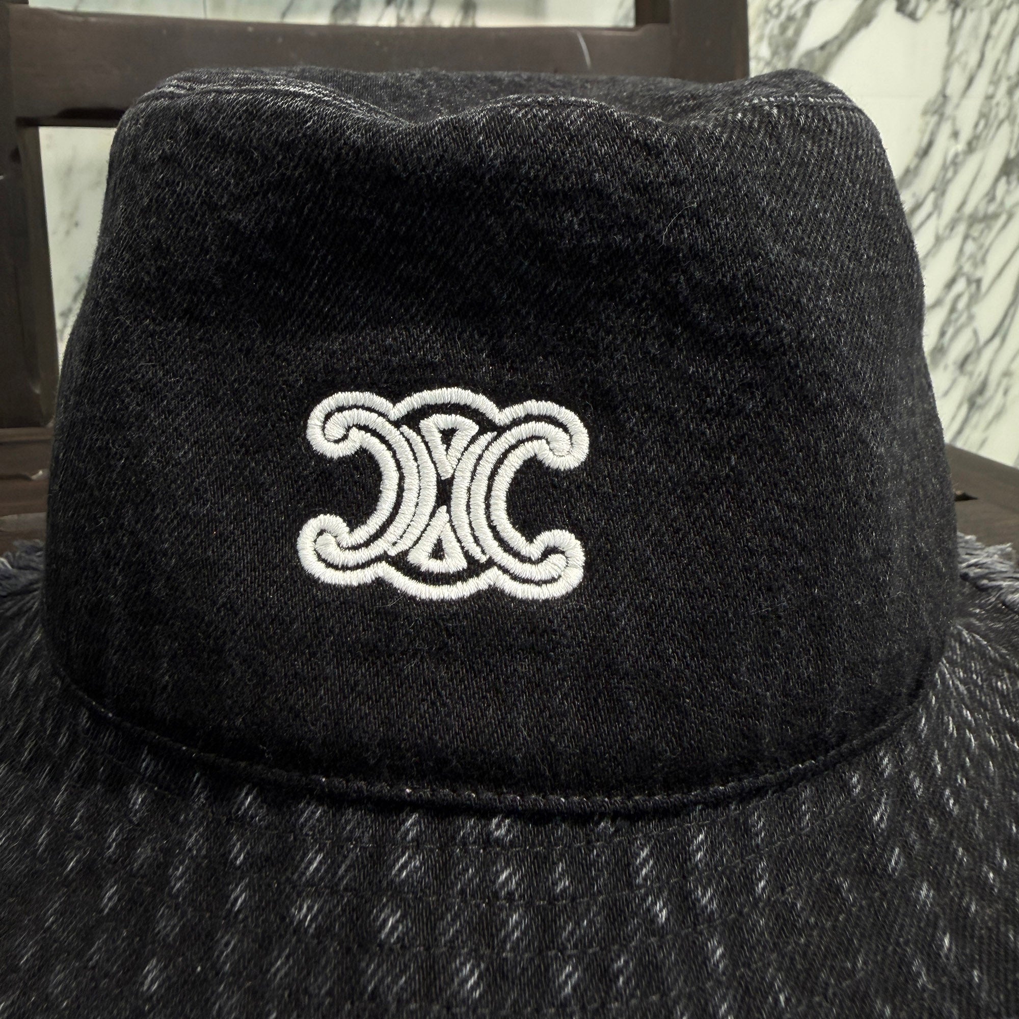CELINE 2026AW Triomphe Embroidered Denim Bucket Hat AA0JG3193.GDN6 Size L セリーヌ トリオンフ刺繡 デニム バケットハット サイズL