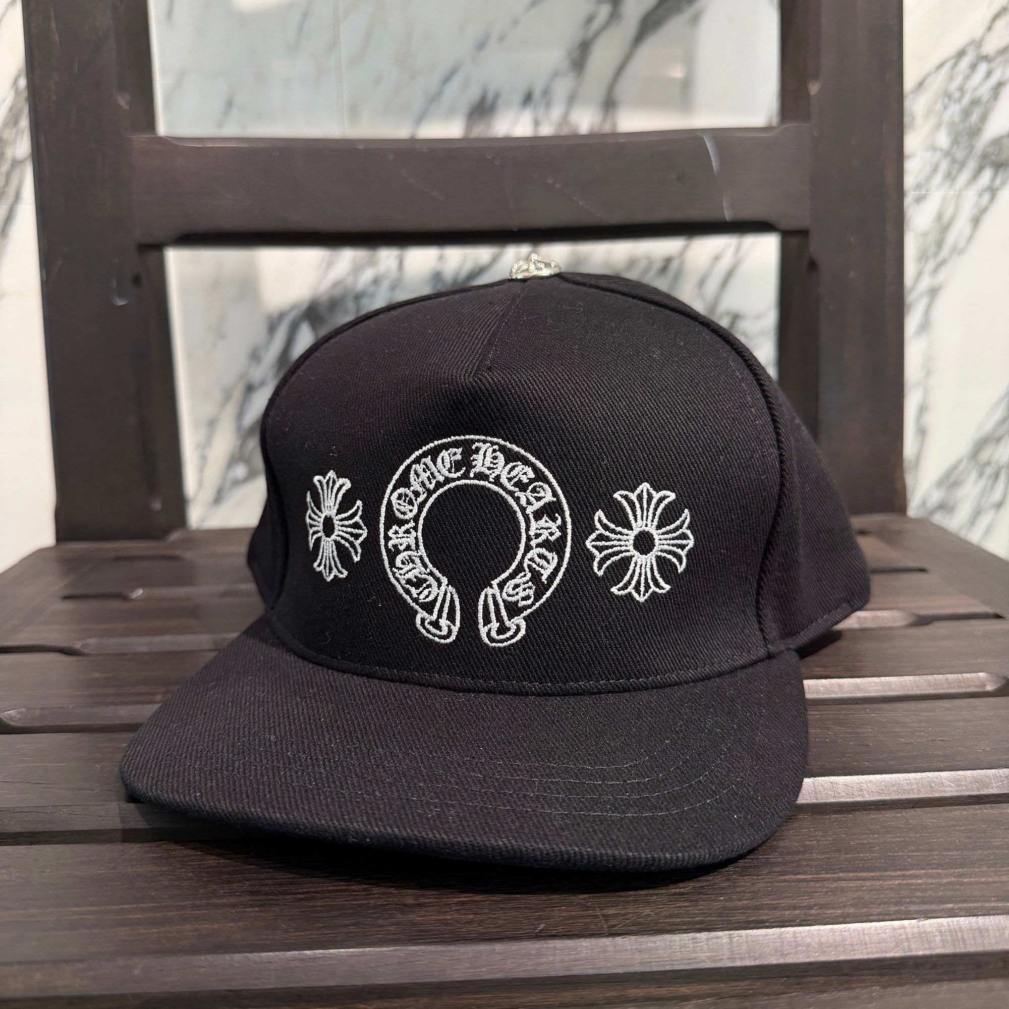 CHROME HEARTS CH Plus Horseshoe Embroidery Baseball Cap Size ONE SIZE (51-61) クロムハーツ CHプラス ホースシュー 刺繍 ベースボールキャップ サイズONE SIZE (51-61)