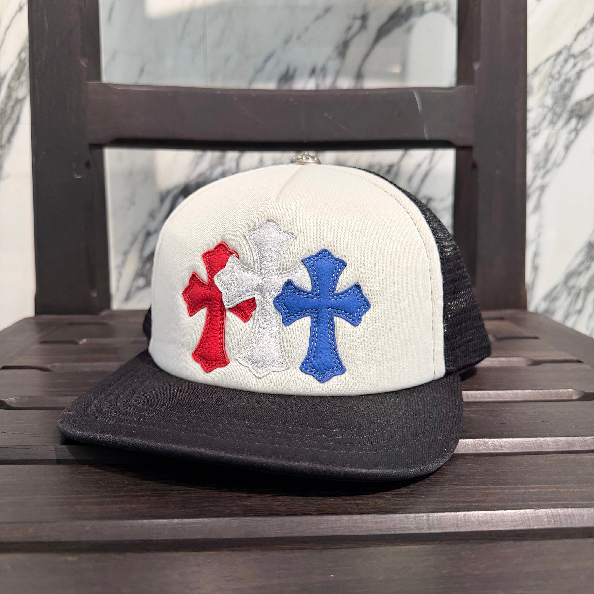CHROME HEARTS Tricolor Triple Cross Patch Trucker Cap ONE SIZE (51-61) クロムハーツ トリコロール トリプルクロスパッチ トラッカーキャップ ONE SIZE (51-61)