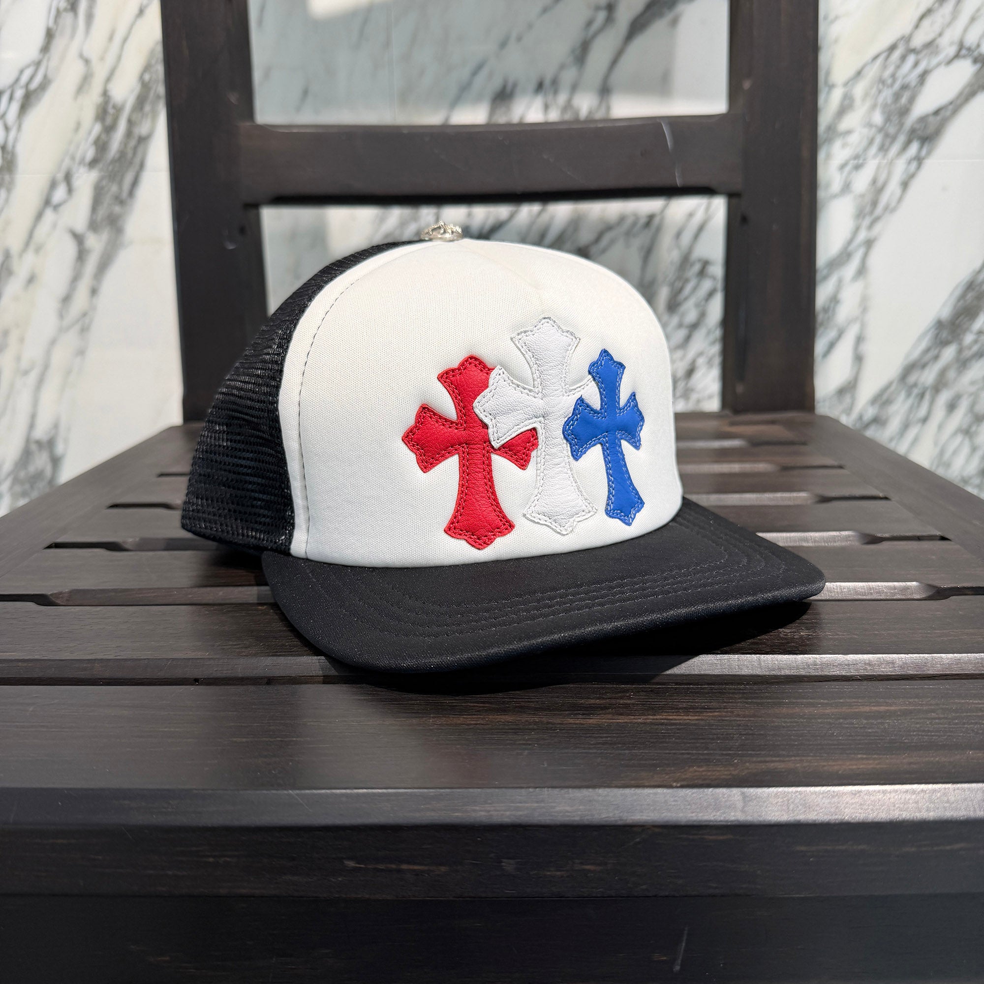 CHROME HEARTS Tricolor Triple Cross Patch Trucker Cap ONE SIZE (51-61) クロムハーツ トリコロール トリプルクロスパッチ トラッカーキャップ ONE SIZE (51-61)