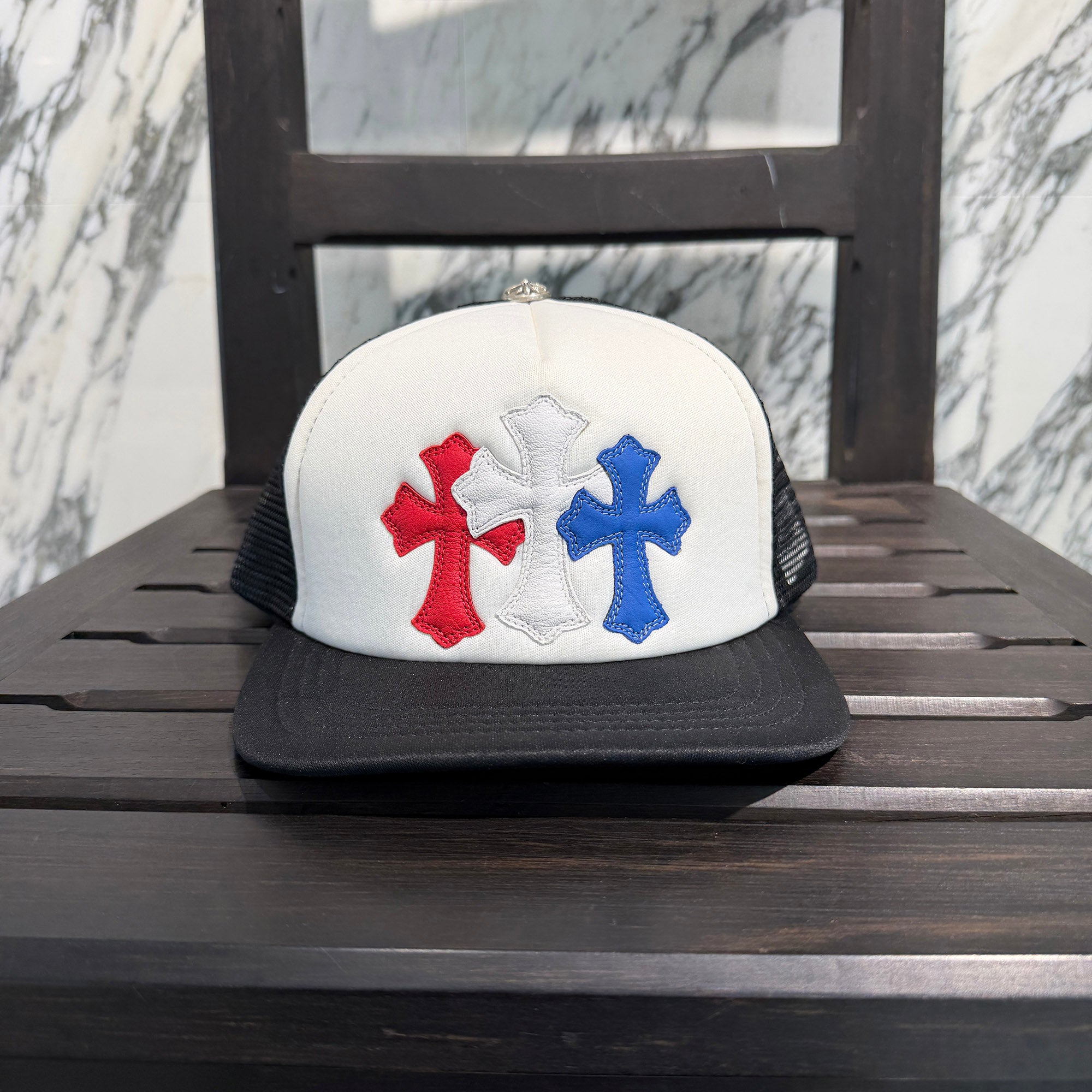 CHROME HEARTS Tricolor Triple Cross Patch Trucker Cap ONE SIZE (51-61) クロムハーツ トリコロール トリプルクロスパッチ トラッカーキャップ ONE SIZE (51-61)