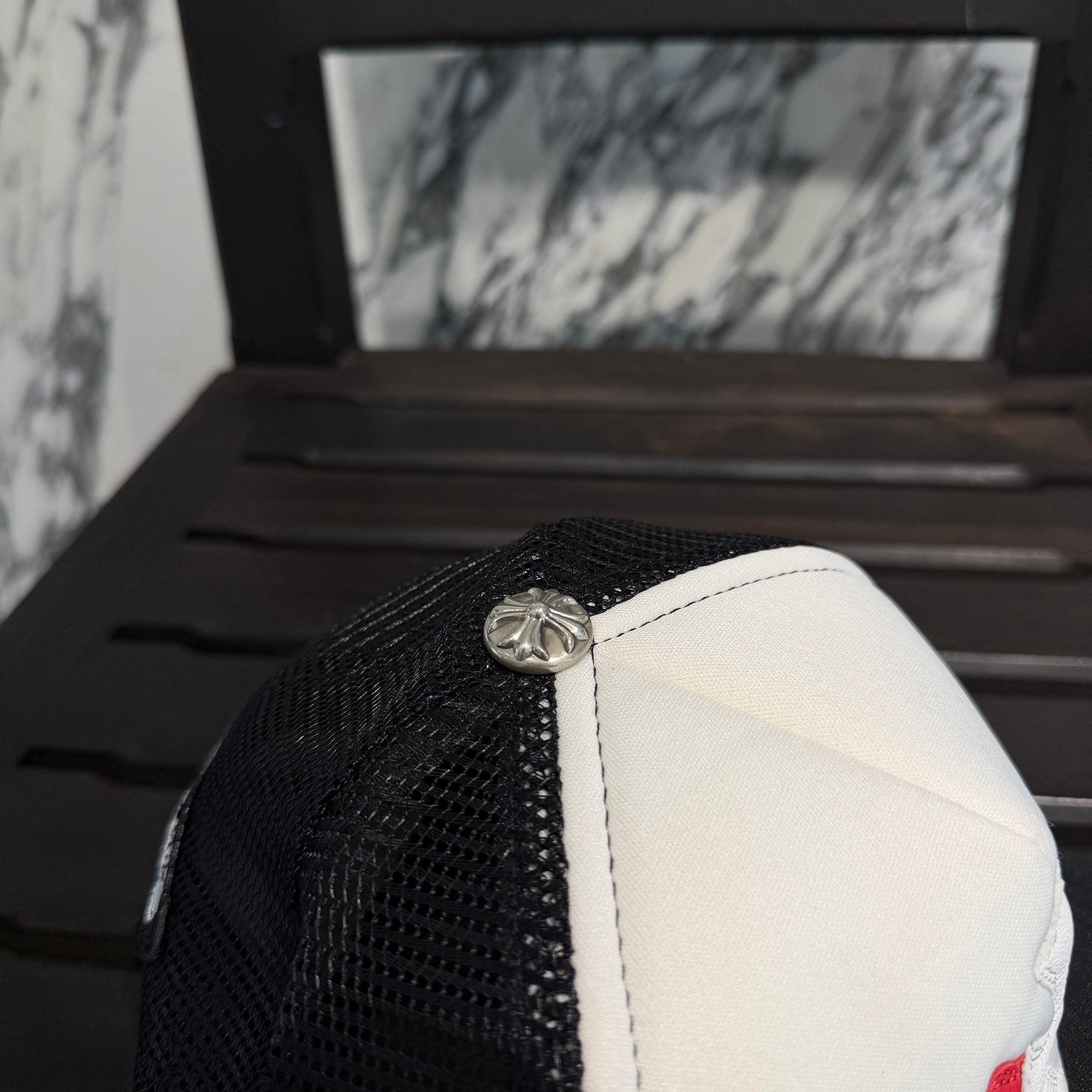 CHROME HEARTS Tricolor Triple Cross Patch Trucker Cap ONE SIZE (51-61) クロムハーツ トリコロール トリプルクロスパッチ トラッカーキャップ ONE SIZE (51-61)