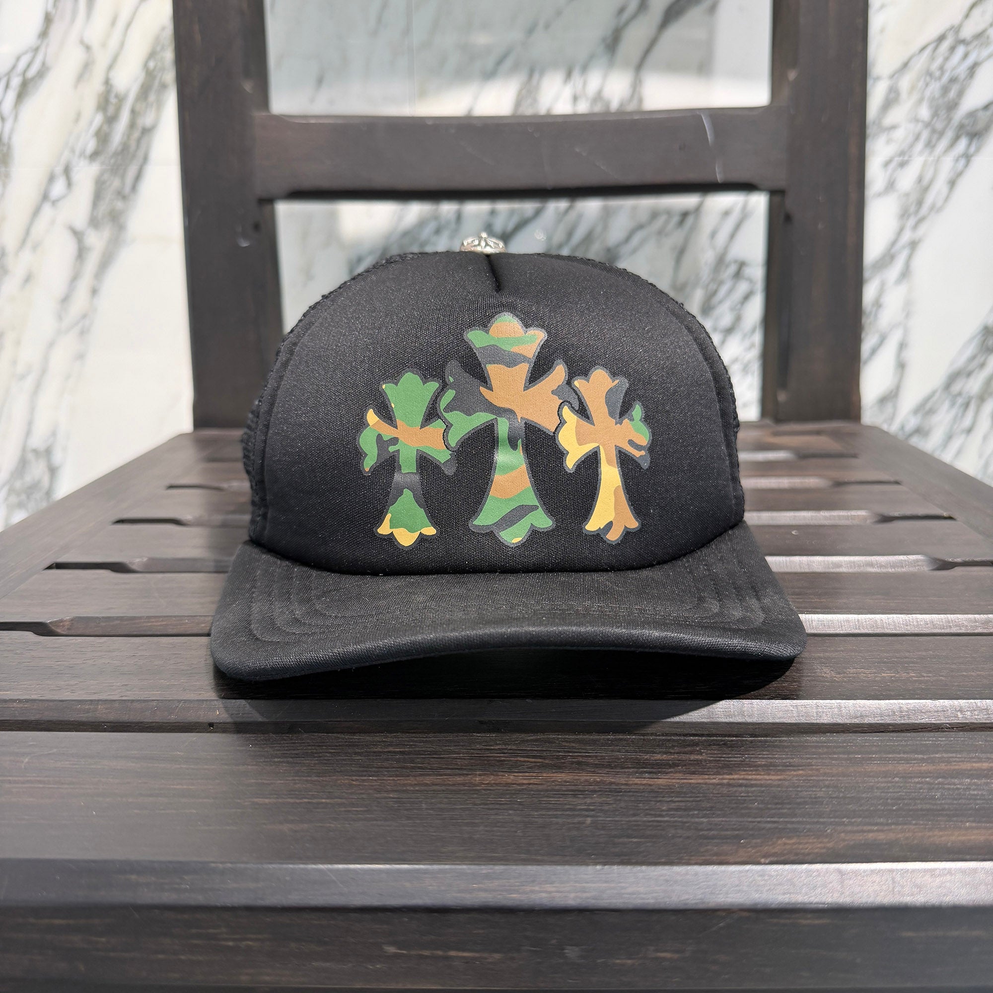 CHROME HEARTS Camouflage Triple Cross Print Trucker Cap ONE SIZE（53-60）クロムハーツ カモフラージュ トリプルクロス プリント トラッカーキャップ ONE SIZE（53-60）
