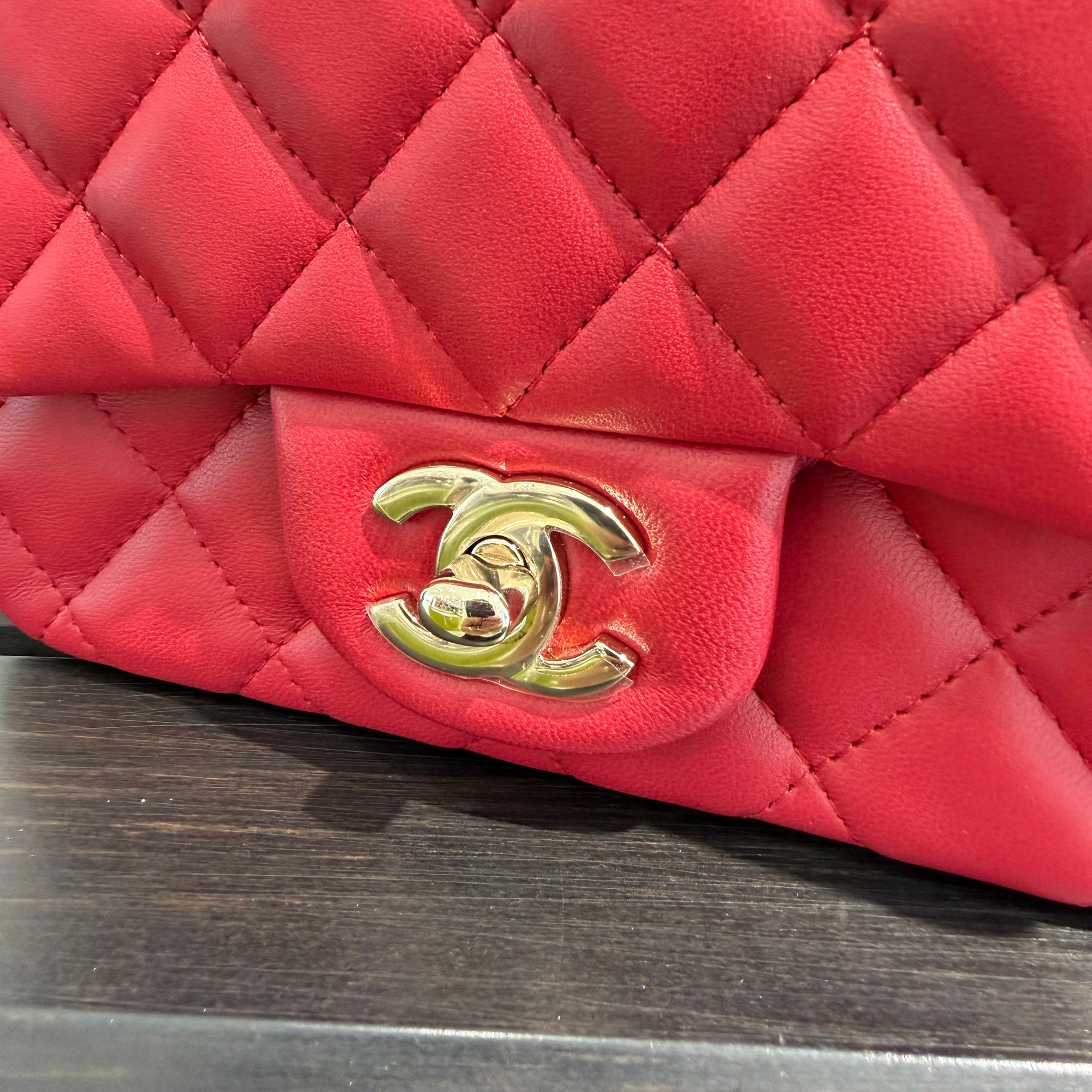 CHANEL Mini Matelassé Classic Shoulder Bag A35200 シャネル ミニ マトラッセ クラシック ショルダーバッグ