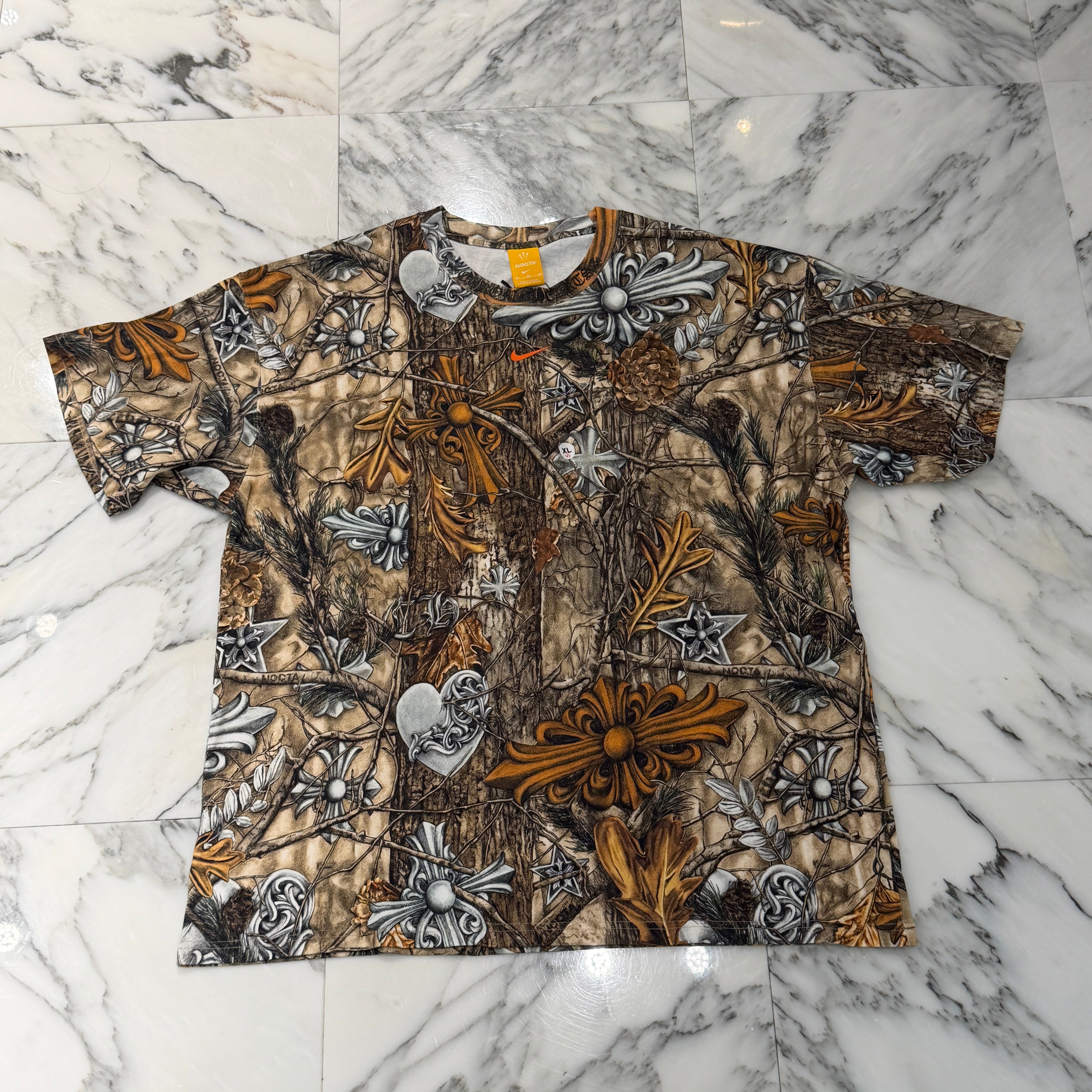 CHROME HEARTS × NIKE × Drake NOCTA 2026SS Camo Neck Logo Tee Size XL クロムハーツ×ナイキ×ドレイク ノクタ カモネックロゴ Tシャツ サイズXL