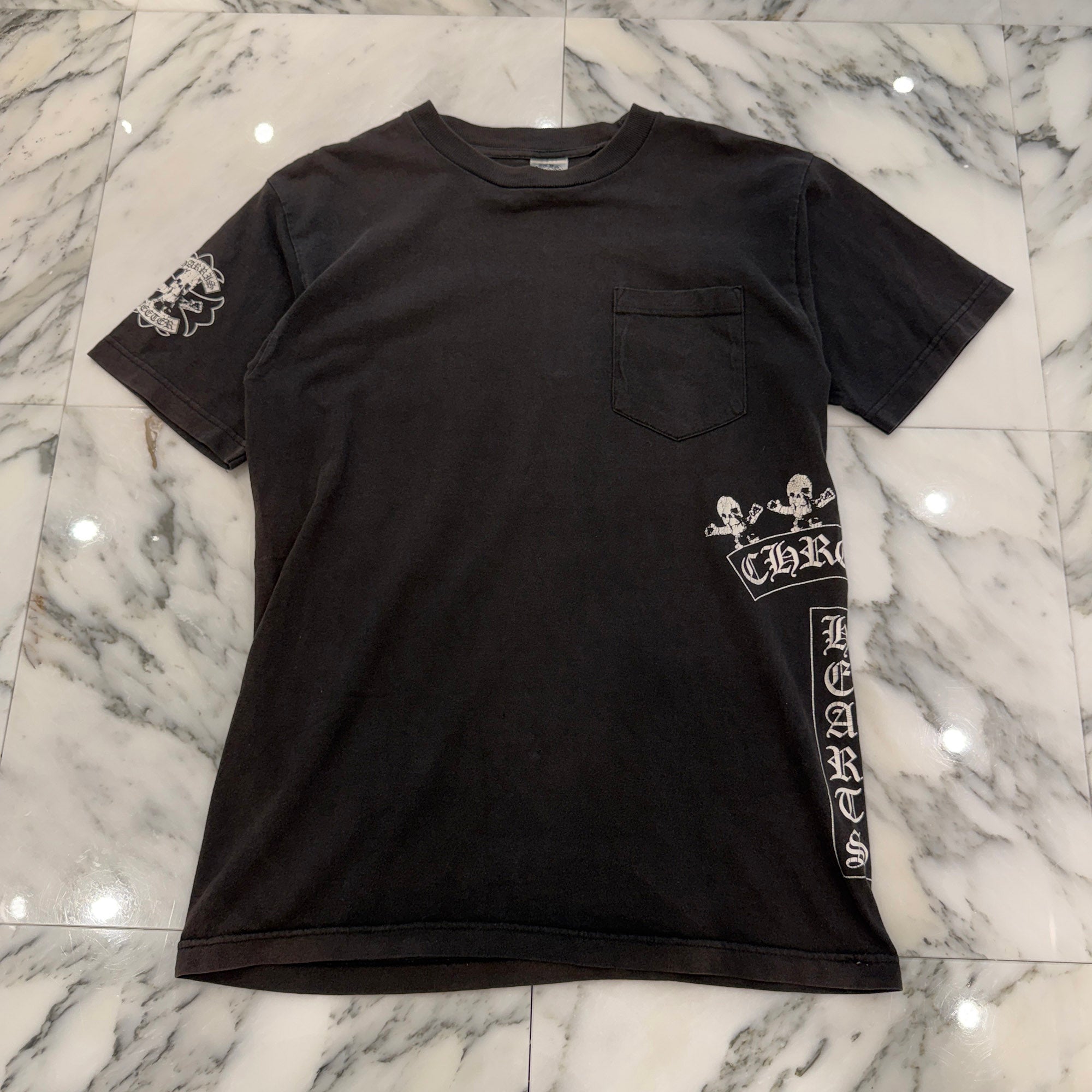 CHROME HEARTS FOTI Harris Teeter Print T Bar Logo Tee Size M クロムハーツ フォティ・ハリスティーター プリント Tバ－ ロゴTシャツ サイズM