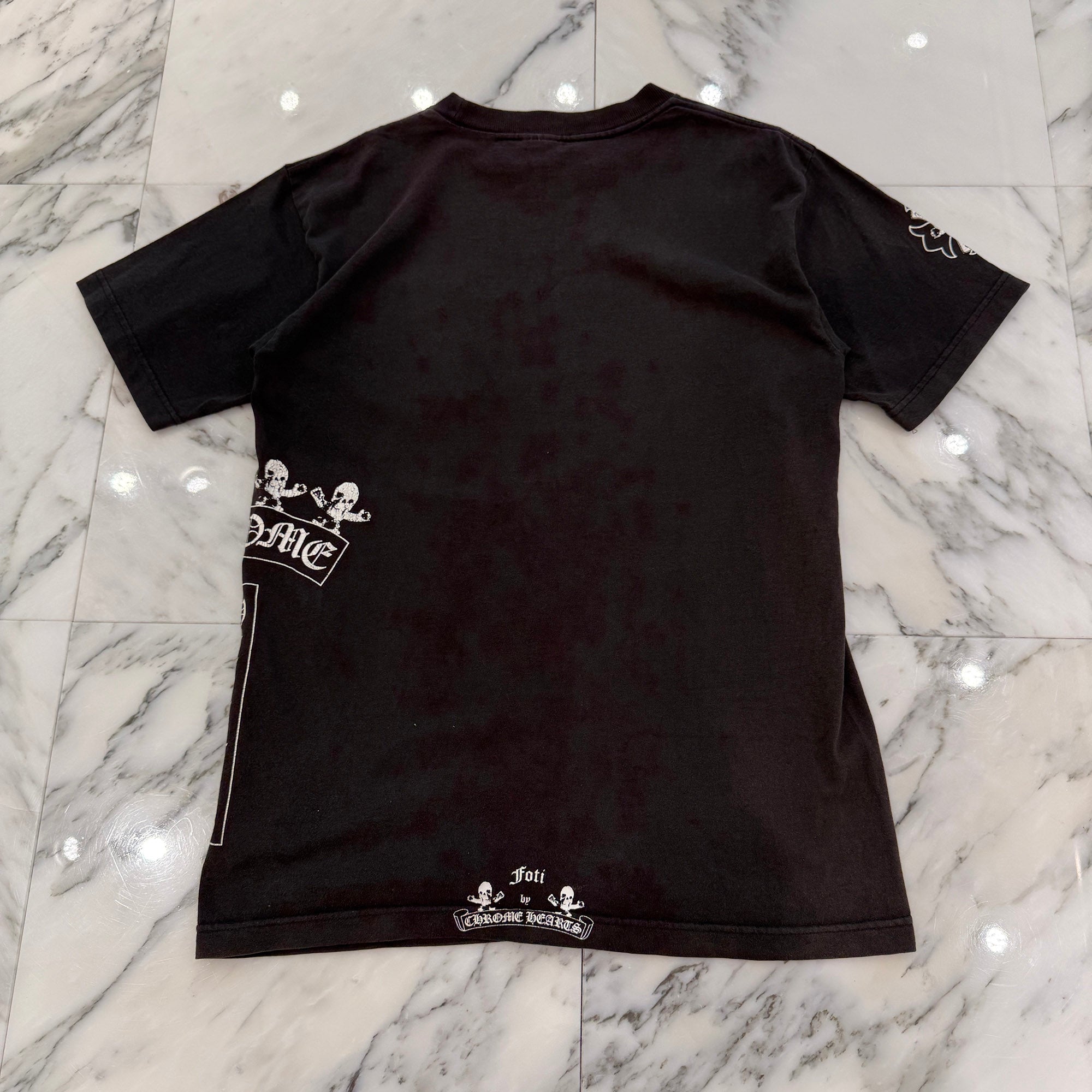 CHROME HEARTS FOTI Harris Teeter Print T Bar Logo Tee Size M クロムハーツ フォティ・ハリスティーター プリント Tバ－ ロゴTシャツ サイズM