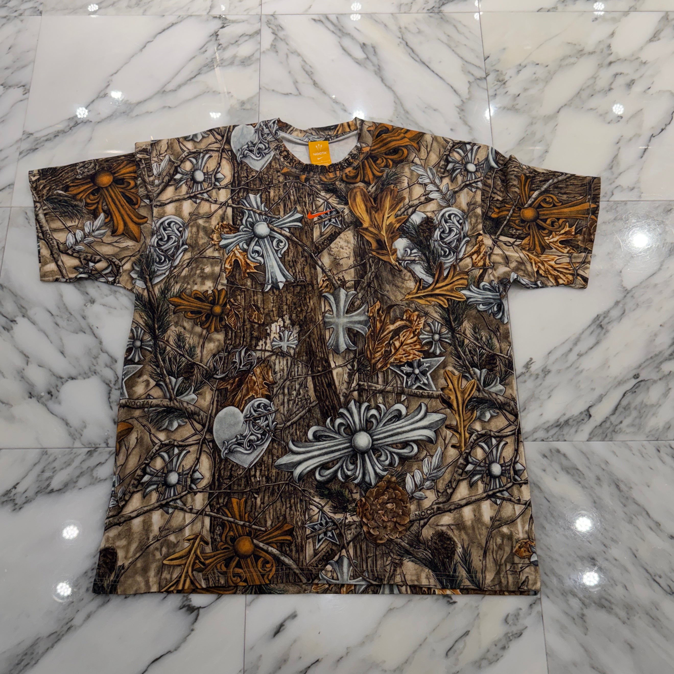 CHROME HEARTS × NIKE × Drake NOCTA 2026SS Camo Neck Logo Tee Size L クロムハーツ×ナイキ×ドレイク ノクタ カモネックロゴ Tシャツ サイズL