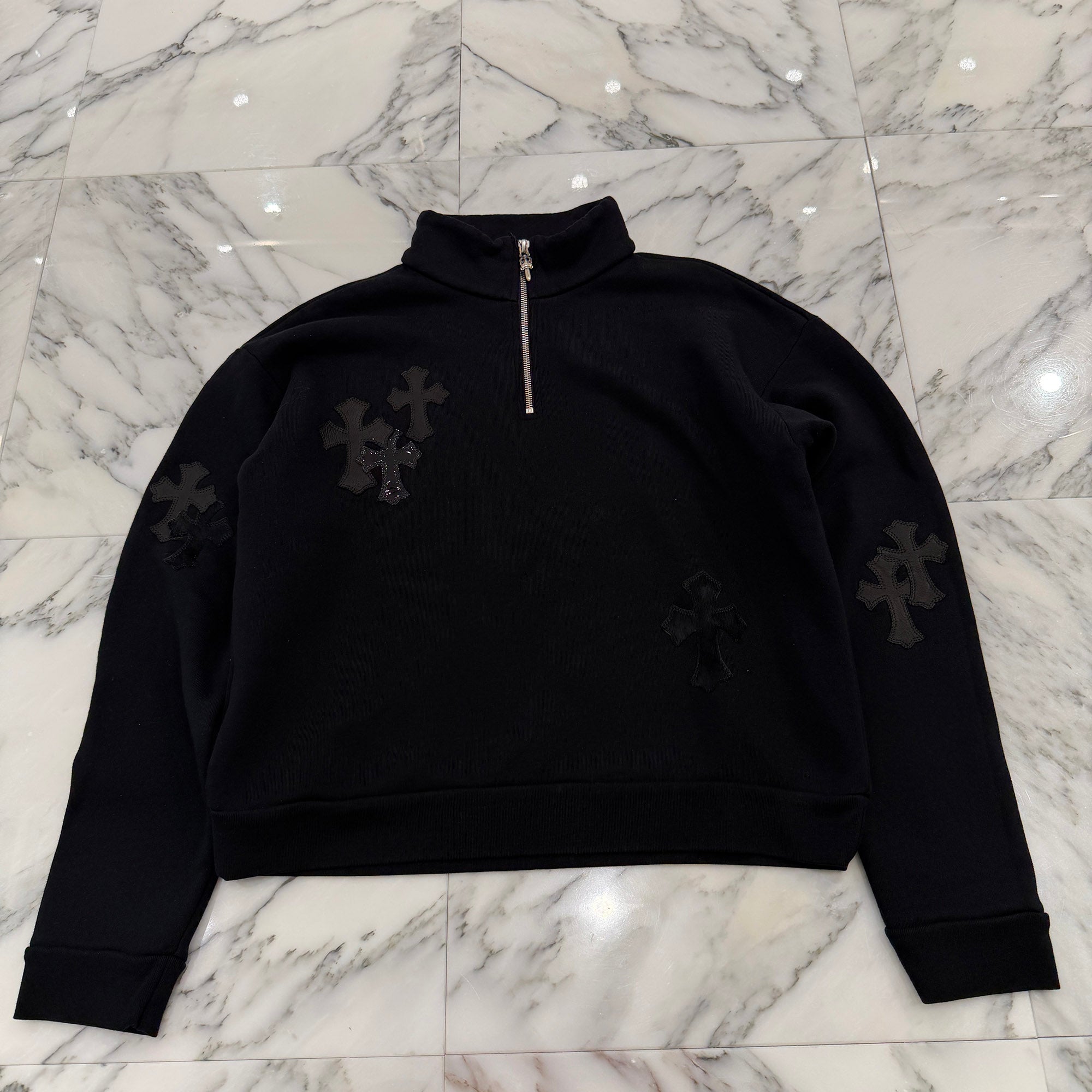 CHROME HEARTS Y NOT Multi Leather Cross Patch Half Zip Sweatshirt Size XS クロムハーツ ワイノット マルチレザークロスパッチ ハーフジップ スウェットシャツ サイズXS