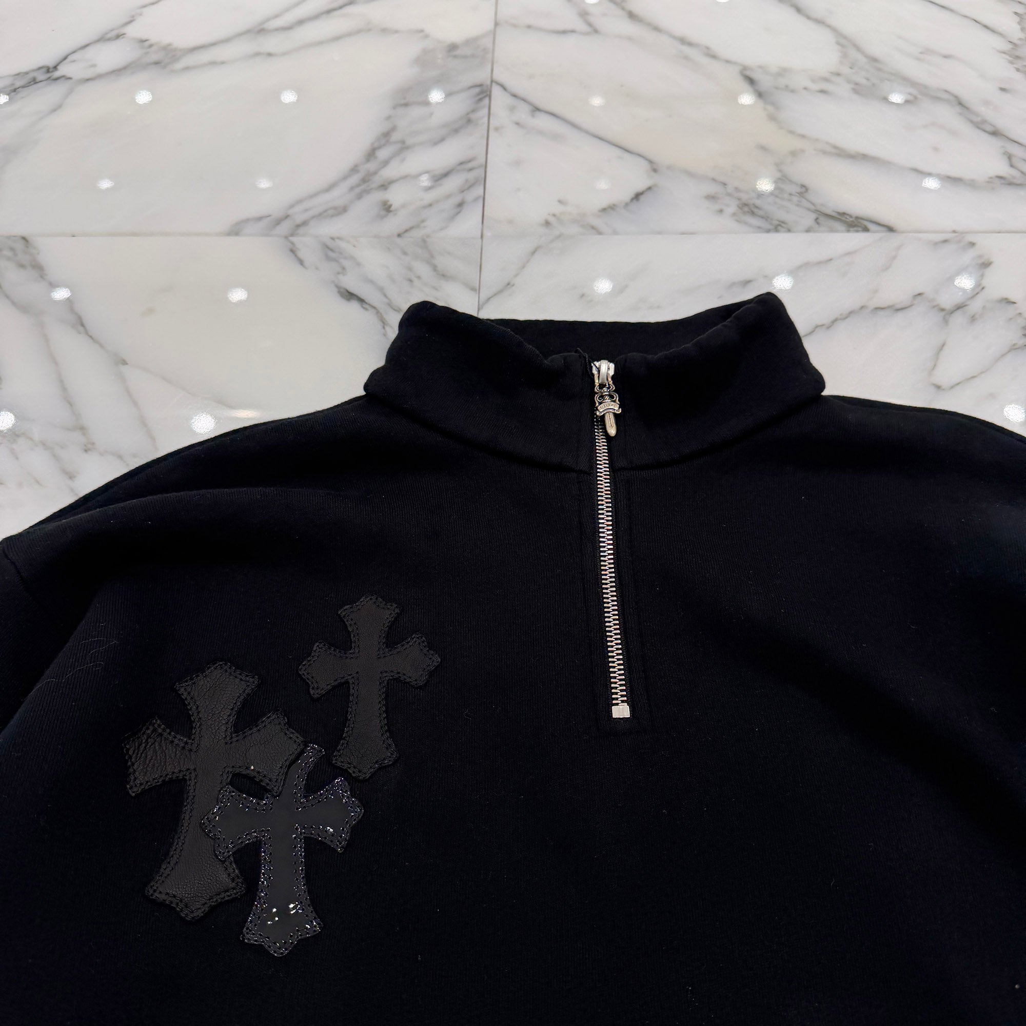 CHROME HEARTS Y NOT Multi Leather Cross Patch Half Zip Sweatshirt Size XS クロムハーツ ワイノット マルチレザークロスパッチ ハーフジップ スウェットシャツ サイズXS