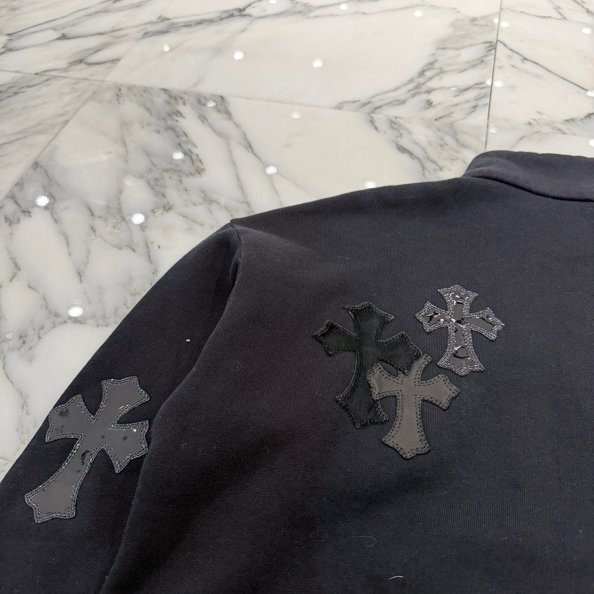 CHROME HEARTS Y NOT Multi Leather Cross Patch Half Zip Sweatshirt Size XS クロムハーツ ワイノット マルチレザークロスパッチ ハーフジップ スウェットシャツ サイズXS