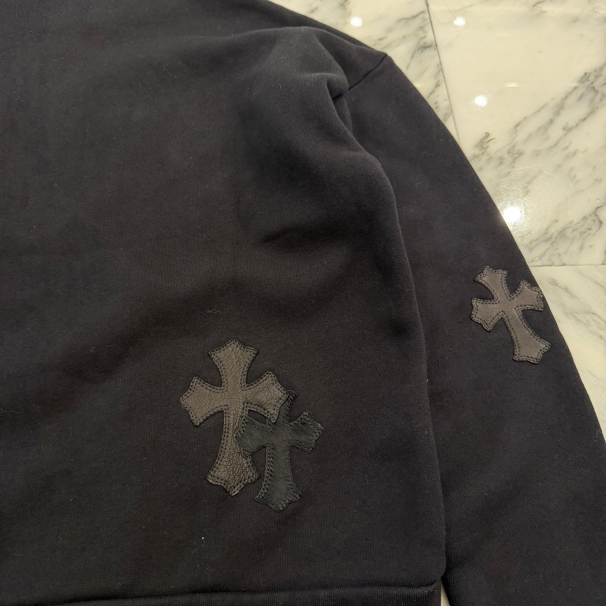 CHROME HEARTS Y NOT Multi Leather Cross Patch Half Zip Sweatshirt Size XS クロムハーツ ワイノット マルチレザークロスパッチ ハーフジップ スウェットシャツ サイズXS