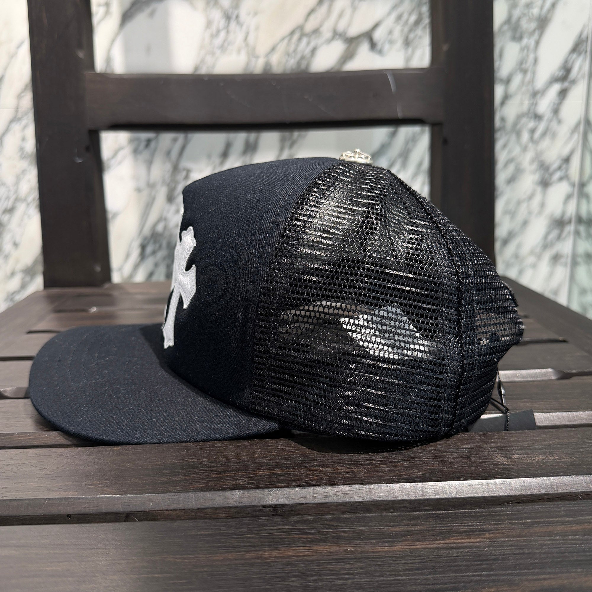 CHROME HEARTS Triple Cross Patch Trucker Cap ONE SIZE (51-61) クロムハーツ トリプルクロスパッチ トラッカーキャップ ONE SIZE (51-61)