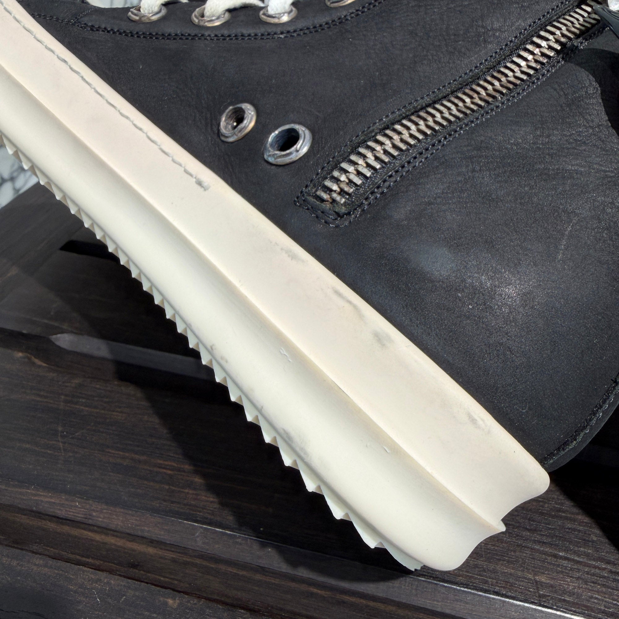 CHROME HEARTS × Rick Owens Ramones Grain Leather Custom Sneakers Size 41 (約26.0cm〜26.5cm) クロムハーツ × リックオーエンス ラモーンズ グレインレザー カスタムスニーカー サイズ41(約26.0cm〜26.5cm)