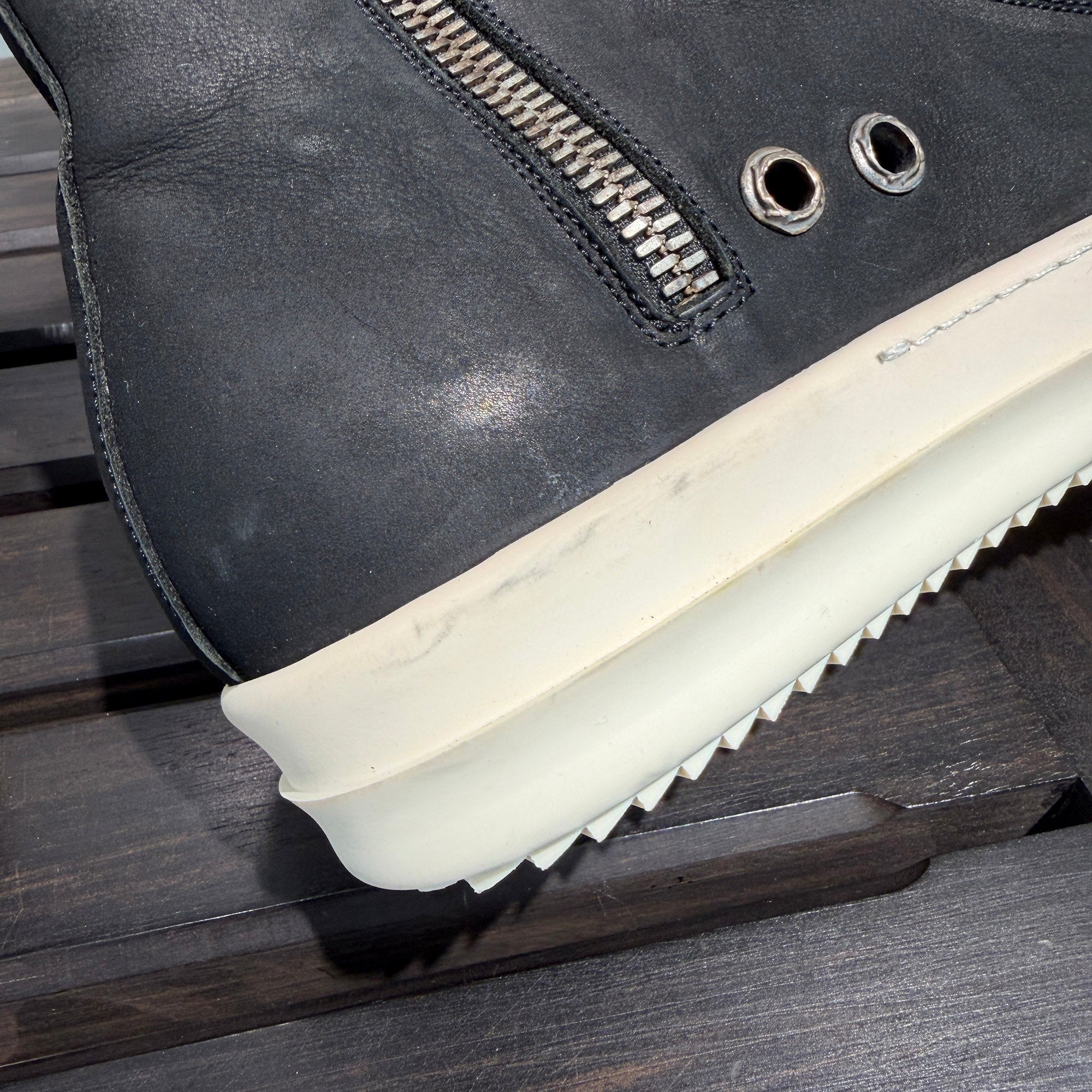 CHROME HEARTS × Rick Owens Ramones Grain Leather Custom Sneakers Size 41 (約26.0cm〜26.5cm) クロムハーツ × リックオーエンス ラモーンズ グレインレザー カスタムスニーカー サイズ41(約26.0cm〜26.5cm)