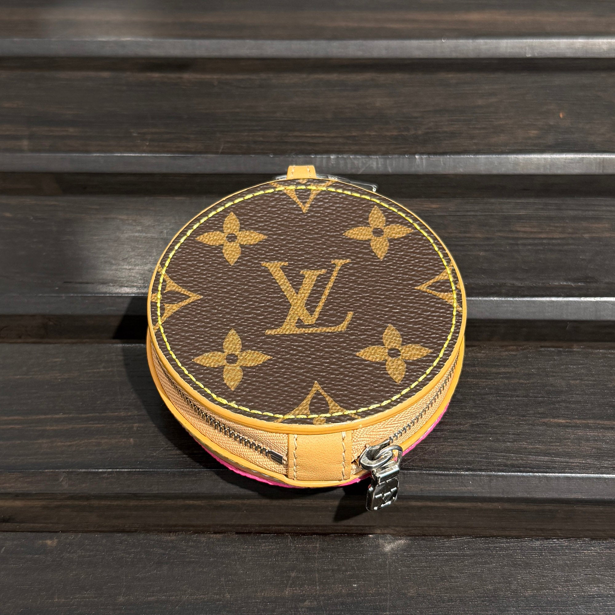 LOUIS VUITTON LV Donut Bag Charm M02549 ルイヴィトン LV ドーナッツ バッグチャーム